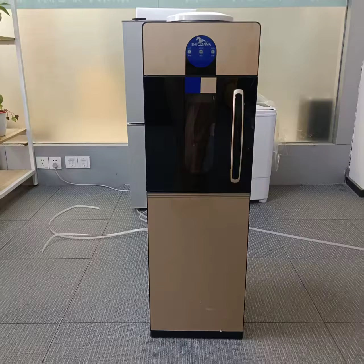 Fontaine à Eau Design – Distributeur d'Eau Chaude & Froide pour Bouteille