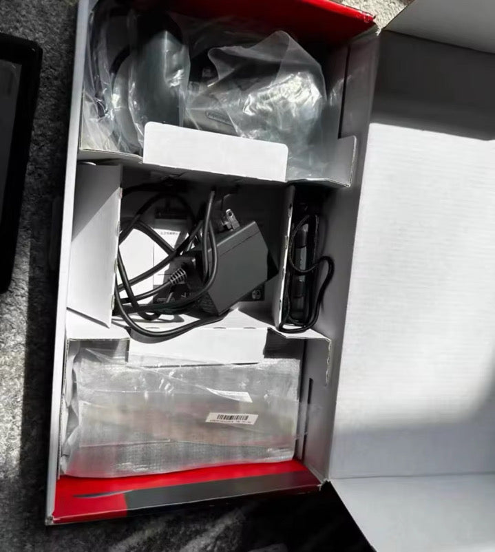 Console Nintendo Switch Modèle OLED – Écran 7 Pouces, 64 Go, Wi-Fi Haute Vitesse – Blanc Intense