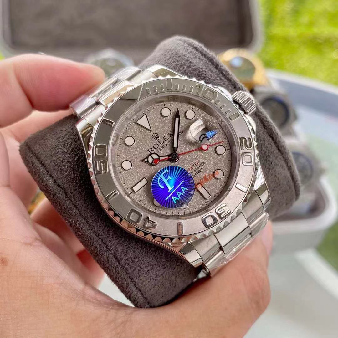 Montre élégante inspirée de l'iconique Rolex Oyster Perpetual Date yacht-master