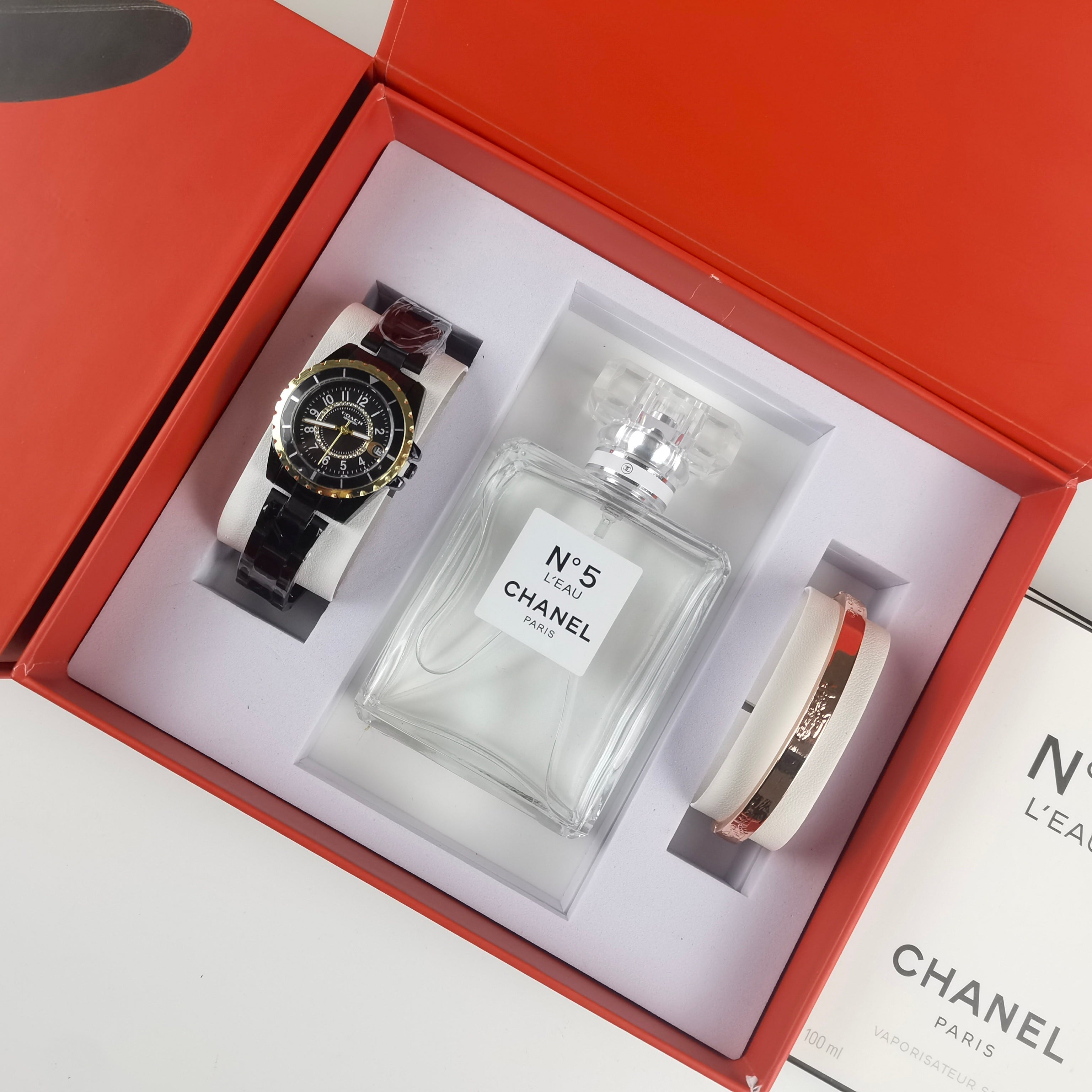 Montre inspirée de la collection des montres Coach, parfum chanel et bracelet