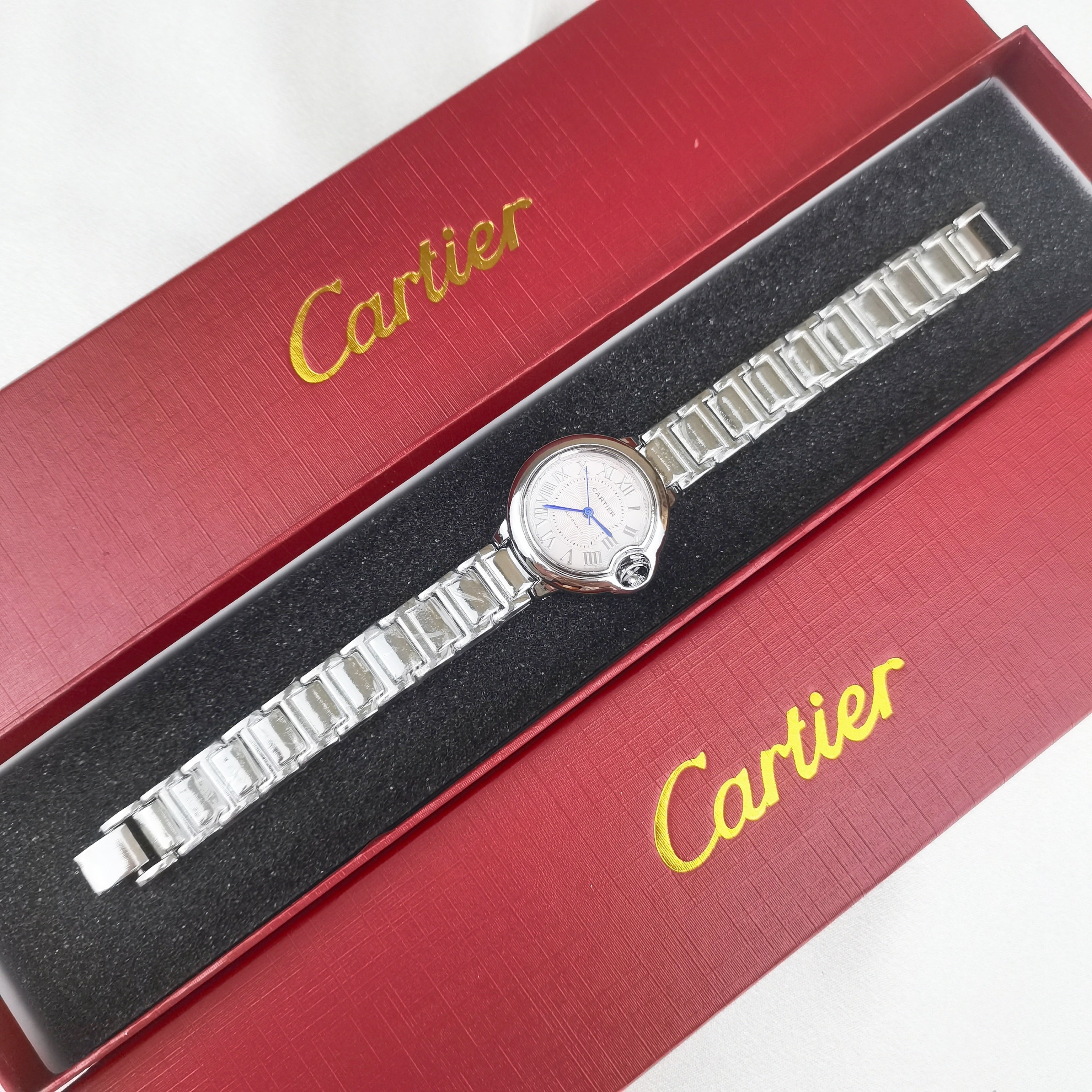 Montre inspirée de la légendaire Cartier Santos