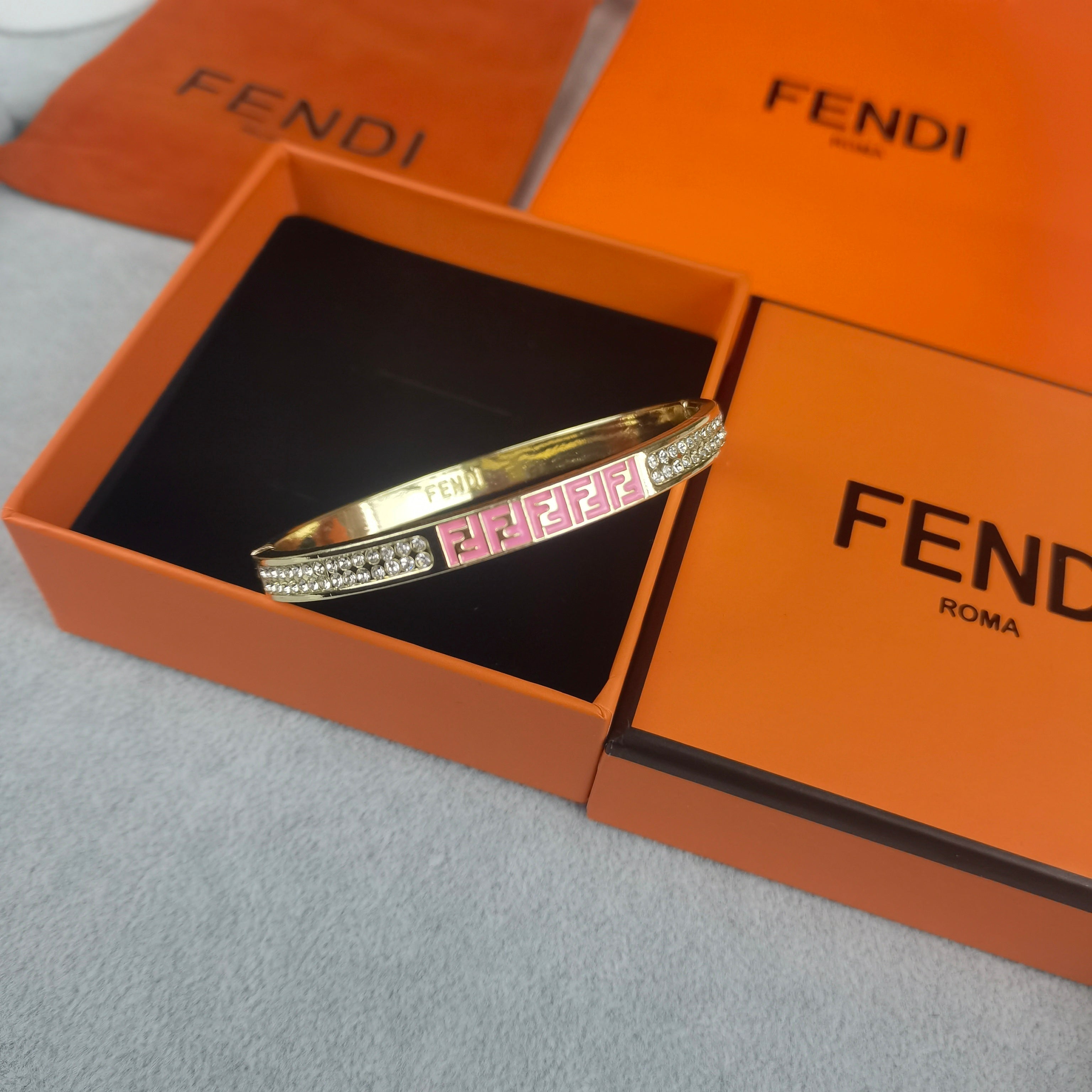 bracelet Inspiré de la celebre jonc de Fendi