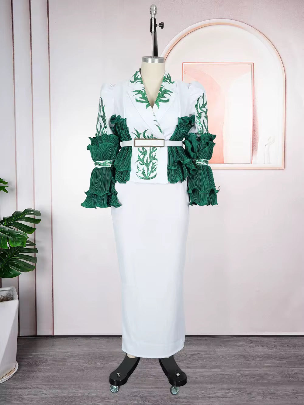 Robe de Soirée Vintage Brodée et Perlée – Style Empire & Manches Volantées