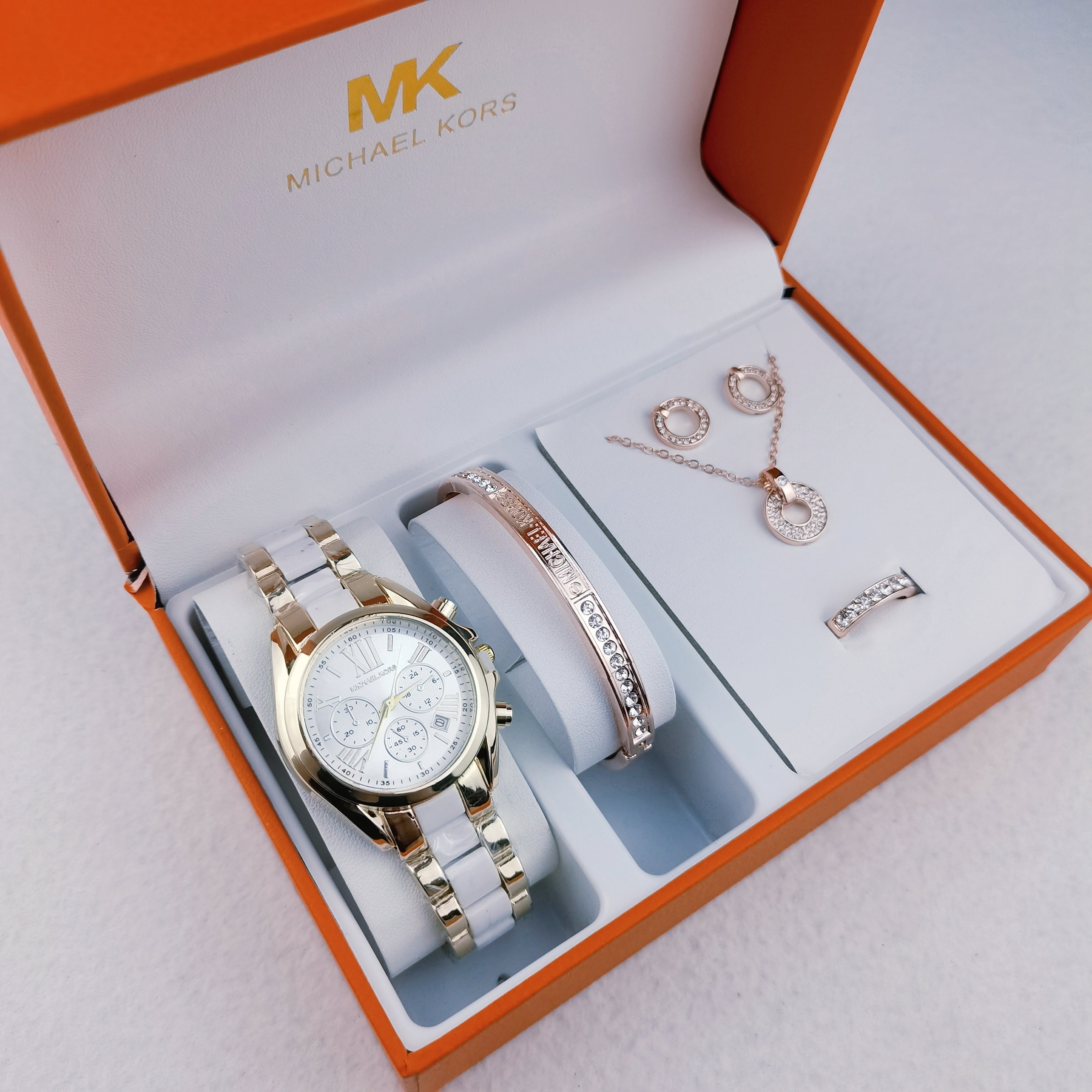 Montre inspirée de la Michael Kors (MK) accompagné des bracelets et bijoux Rolex