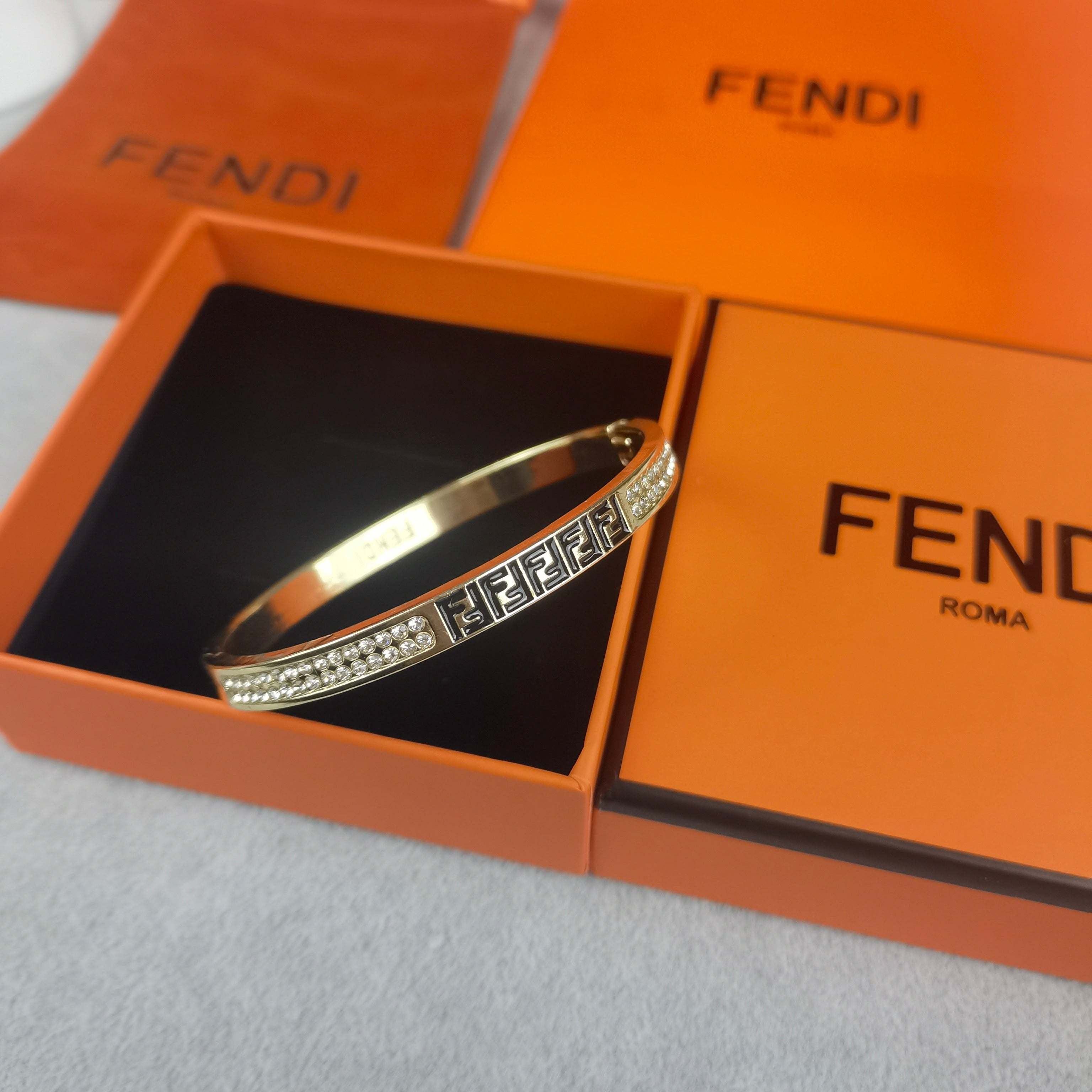 bracelet Inspiré de la celebre jonc de Fendi