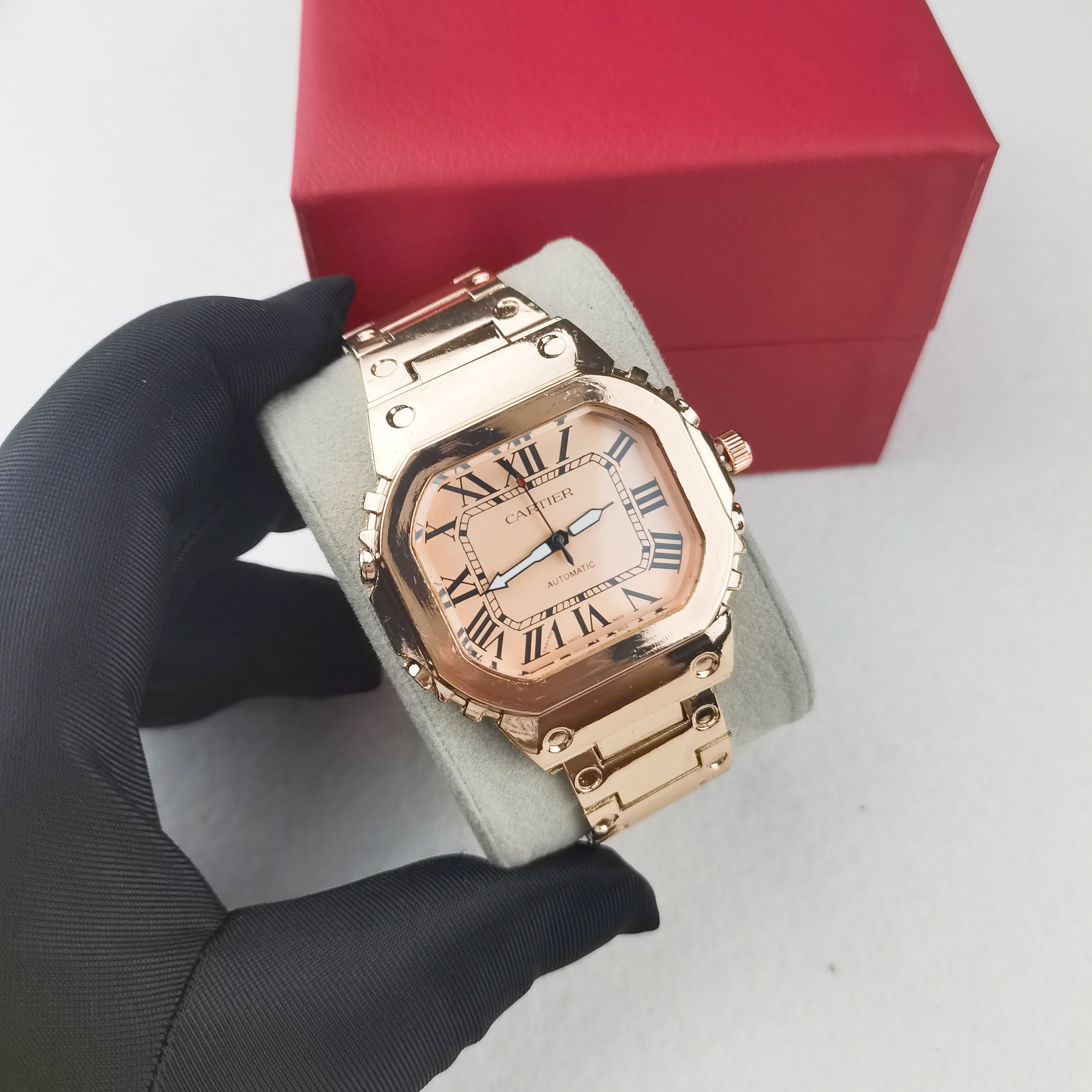 Montre inspirée de la légendaire Cartier Santos