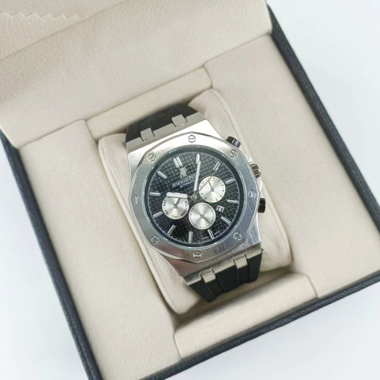 Montre inspirée de l'iconique Audemars Piguet Royal Oak