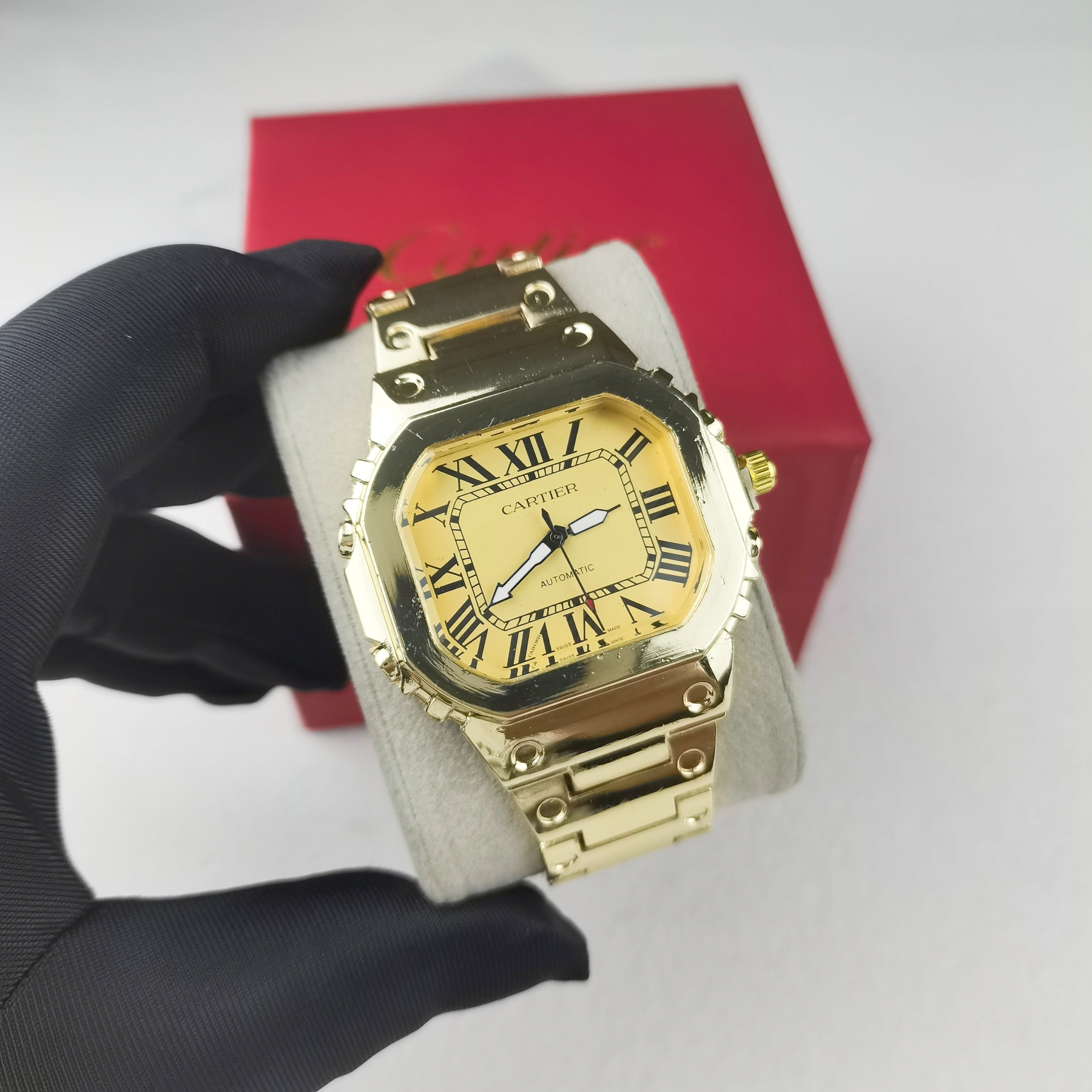 Montre inspirée de la légendaire Cartier Santos