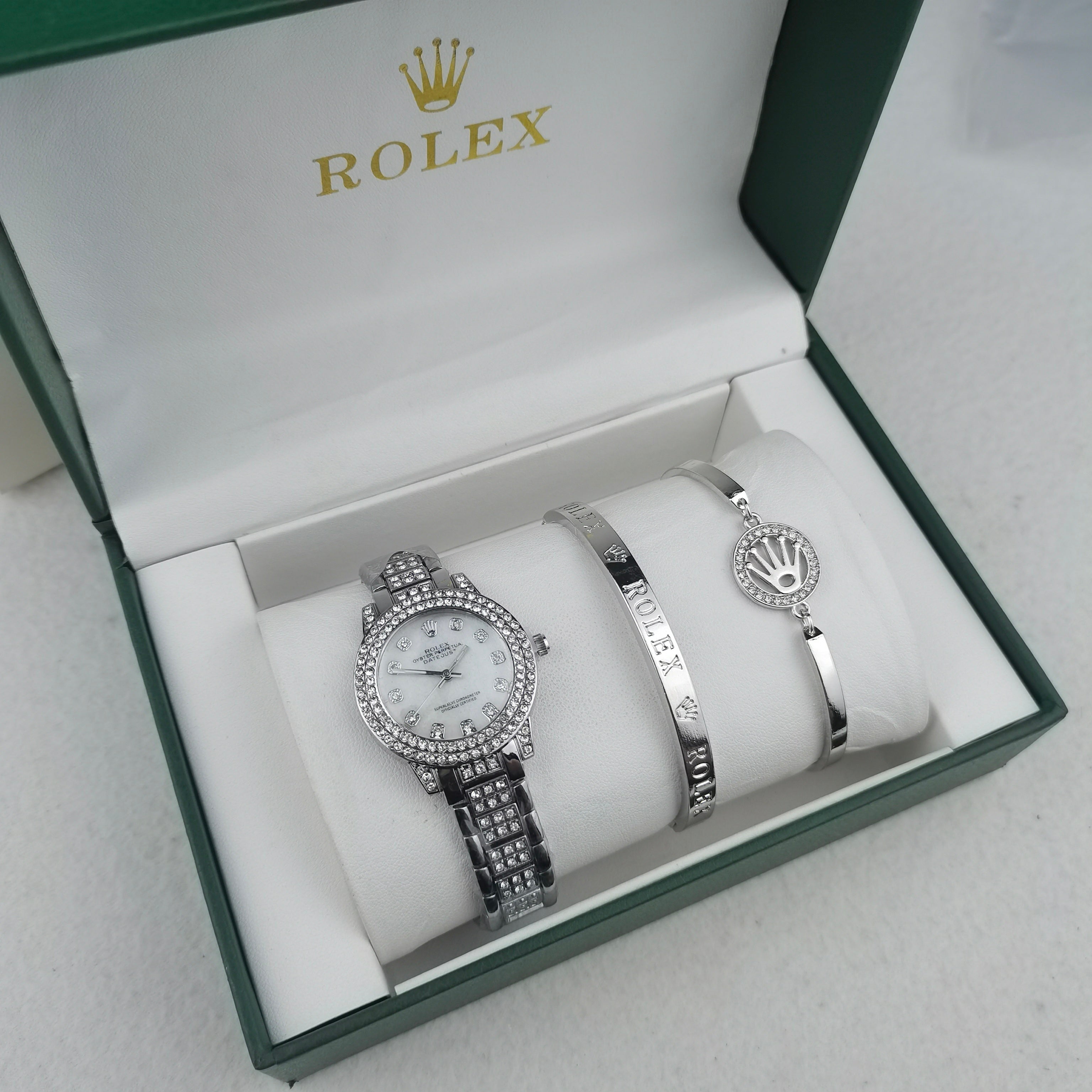 Montre inspirée de la Rolex Submariner accompagné des bracelets Rolex