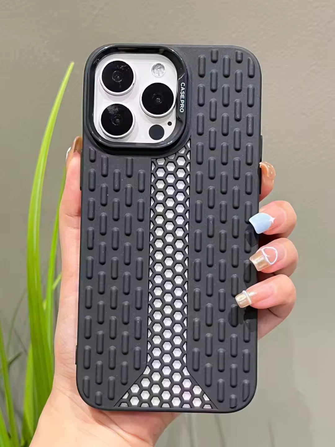 Coque Antichoc iPhone et Android – Design Alvéolé Respirant en TPU