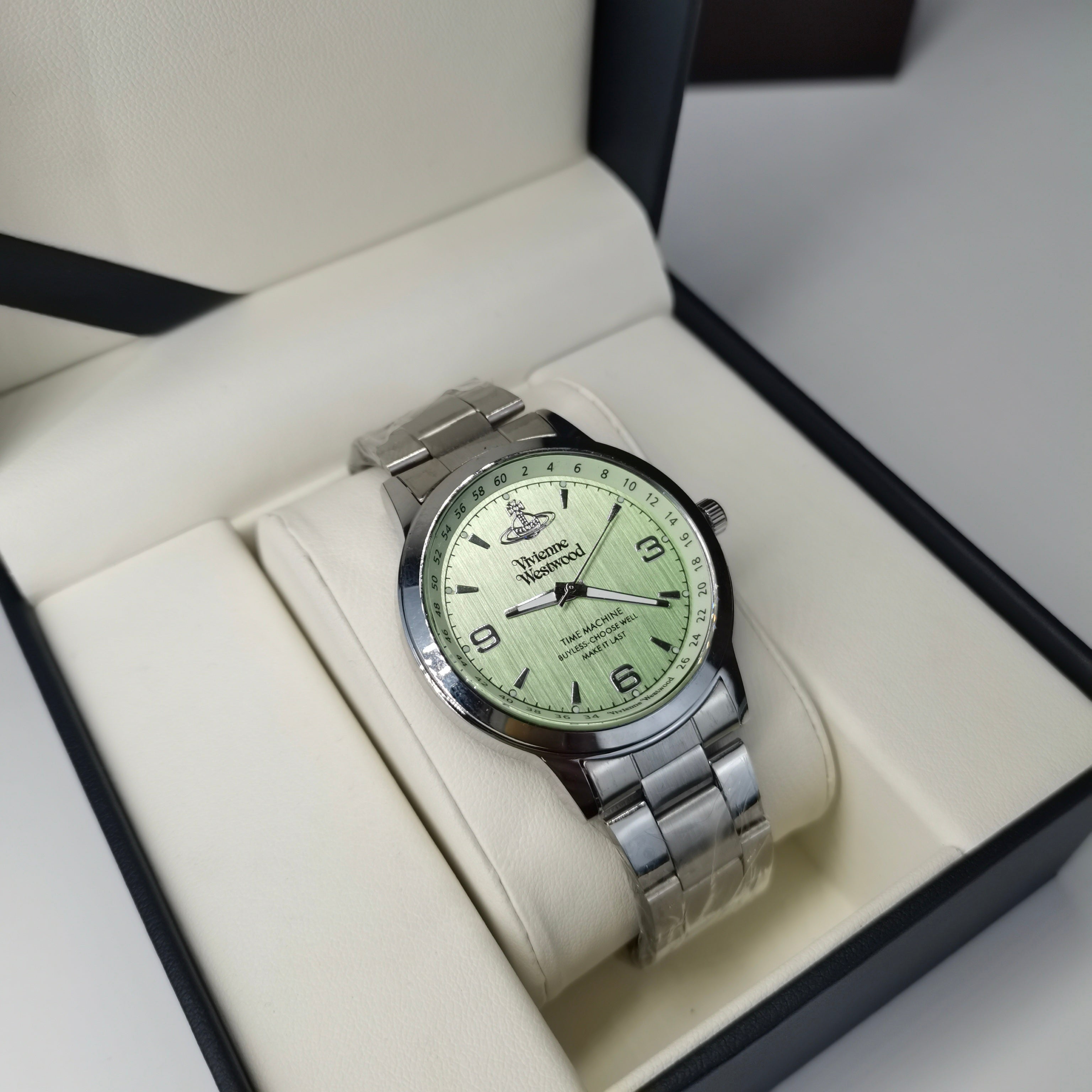 Montre inspiree de la collection Vivienne Westwood Time Machine