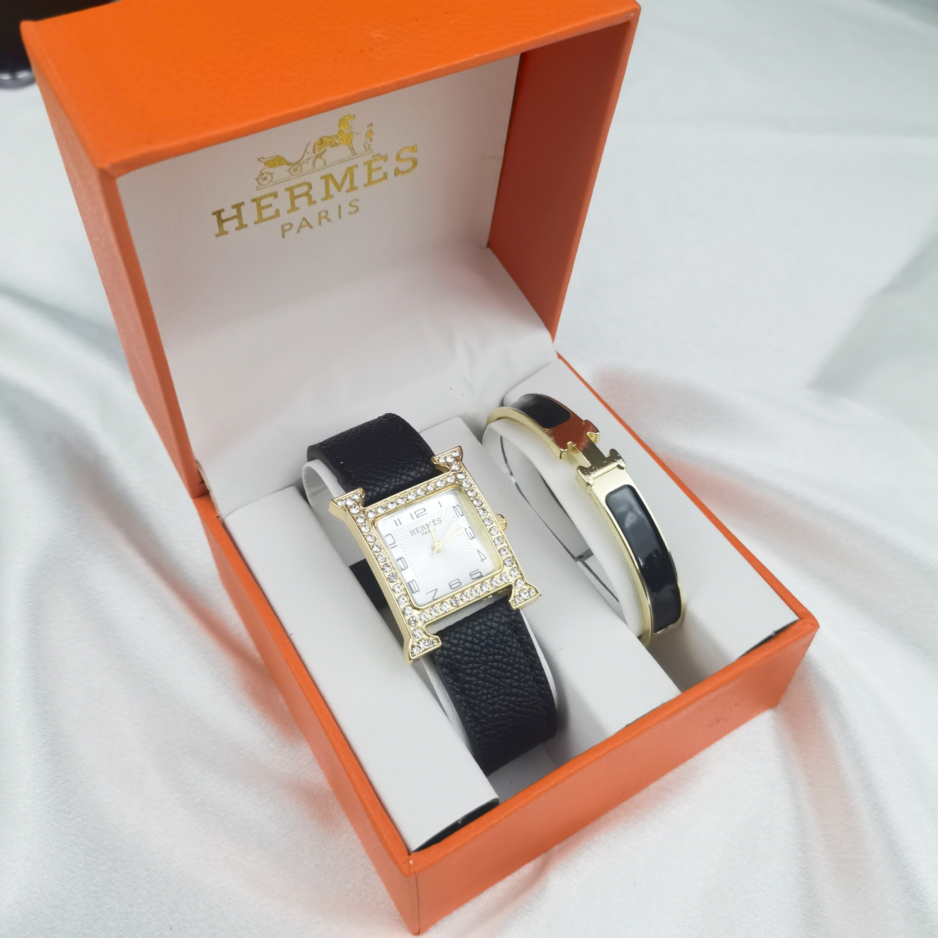 Montre inspirée de la coolection d'une montre herme iconique et d'un bracelet hermes