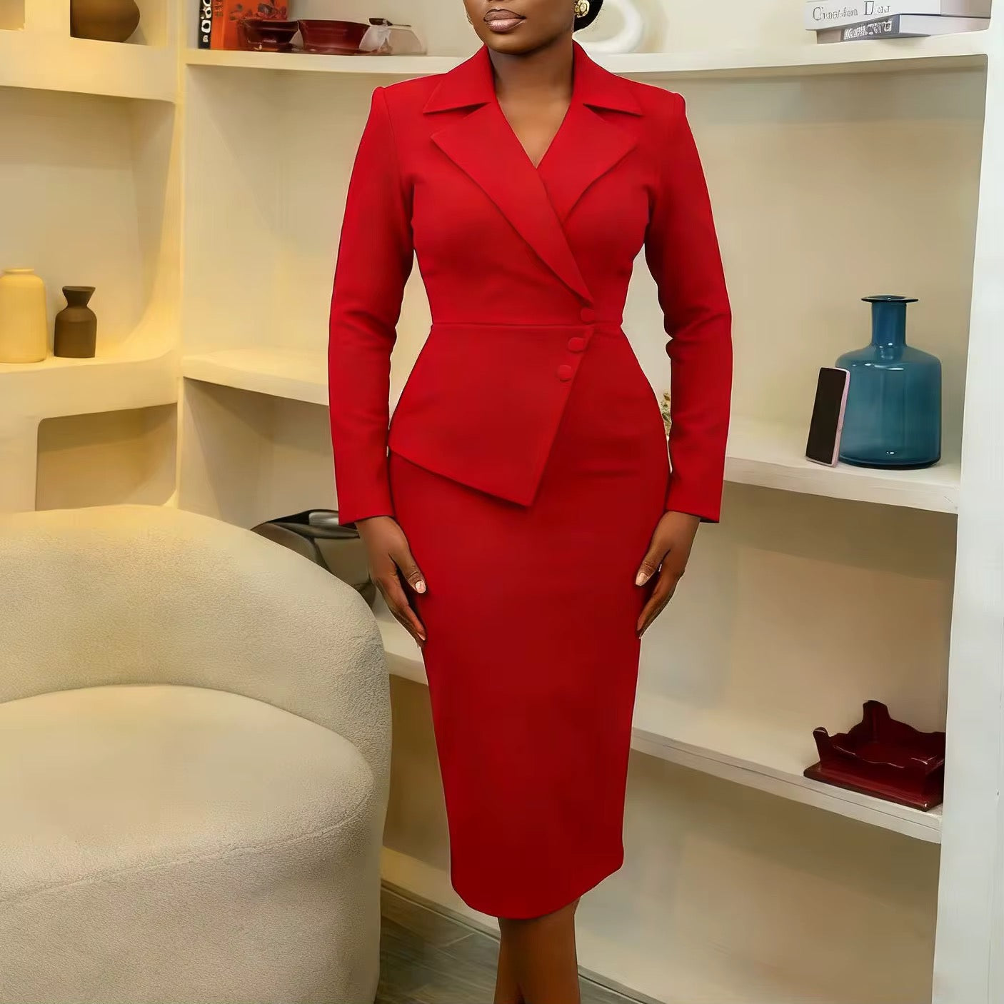 Robe Tailleur Cintrée à Col Revers – Style "Executive" Élégant