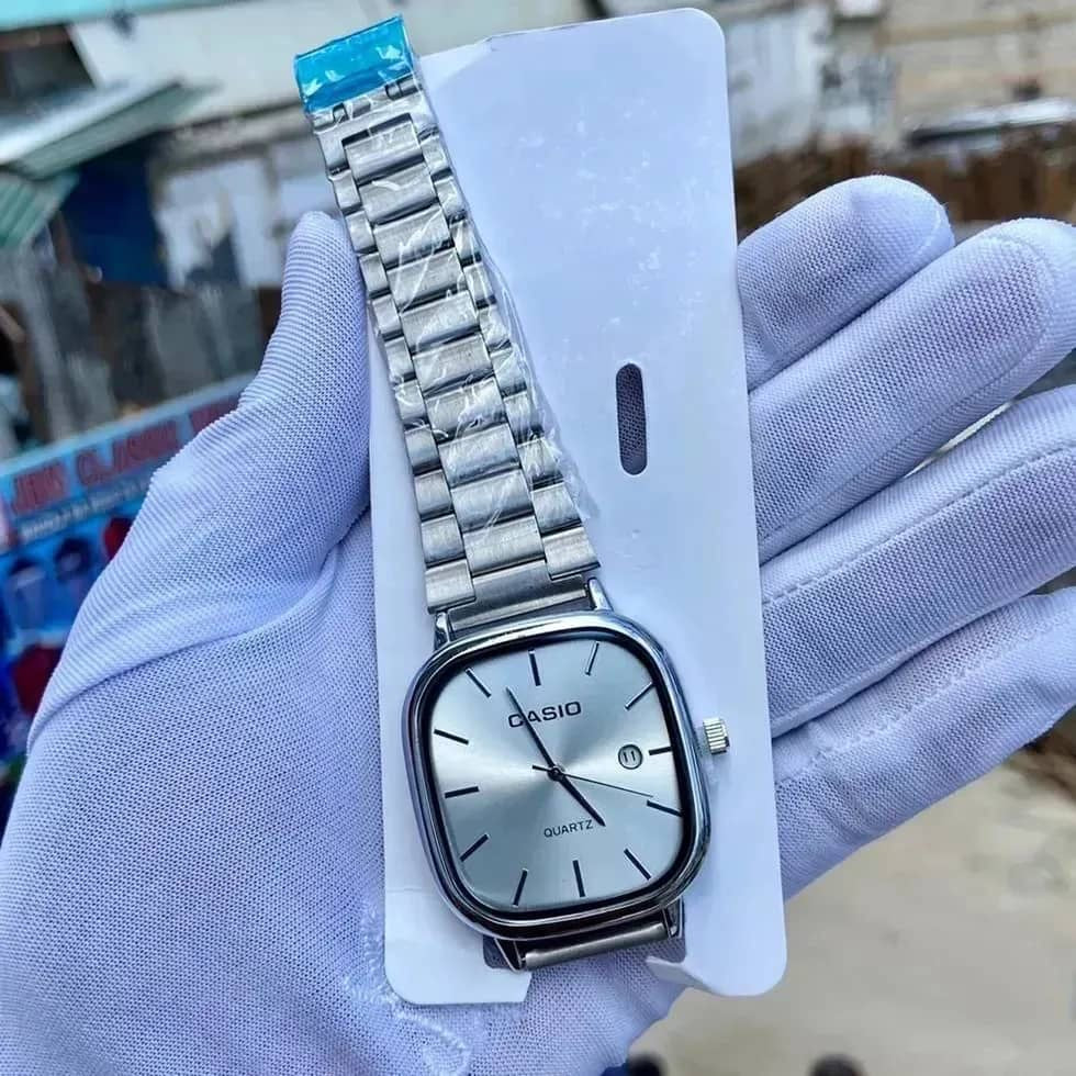 Montre inspirée de la Casio (Quartz analogique)