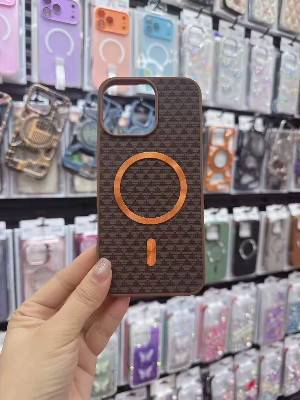 Coque Magnétique iPhone Motif Triangulaire – Étui Antichoc de Conception Professionnelle pour iPhone 11 à 17 Pro Max