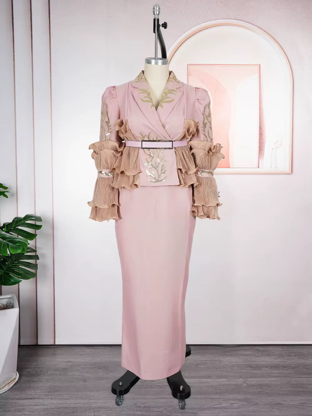 Robe de Soirée Vintage Brodée et Perlée – Style Empire & Manches Volantées