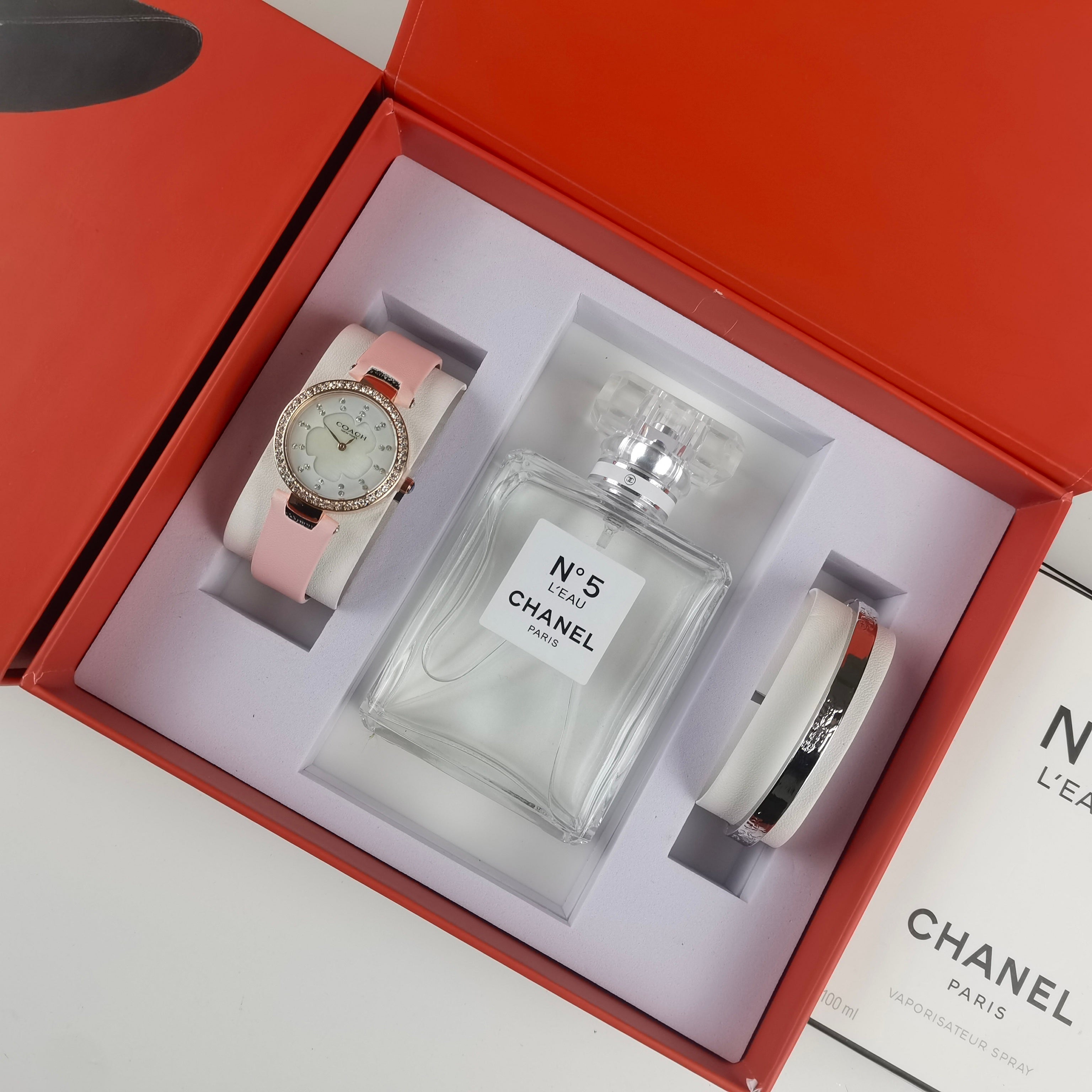 Montre inspirée de la collection des montres Coach, parfum chanel et bracelet