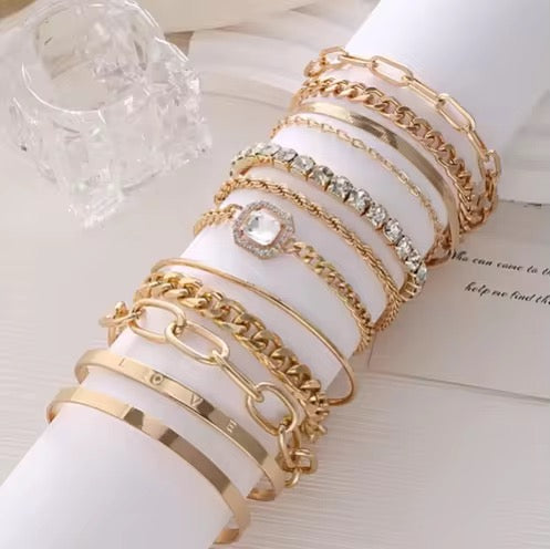 Coffret "Éclat Royal" – Ensemble de 4 Bracelets Dorés et Cristaux Étincelants