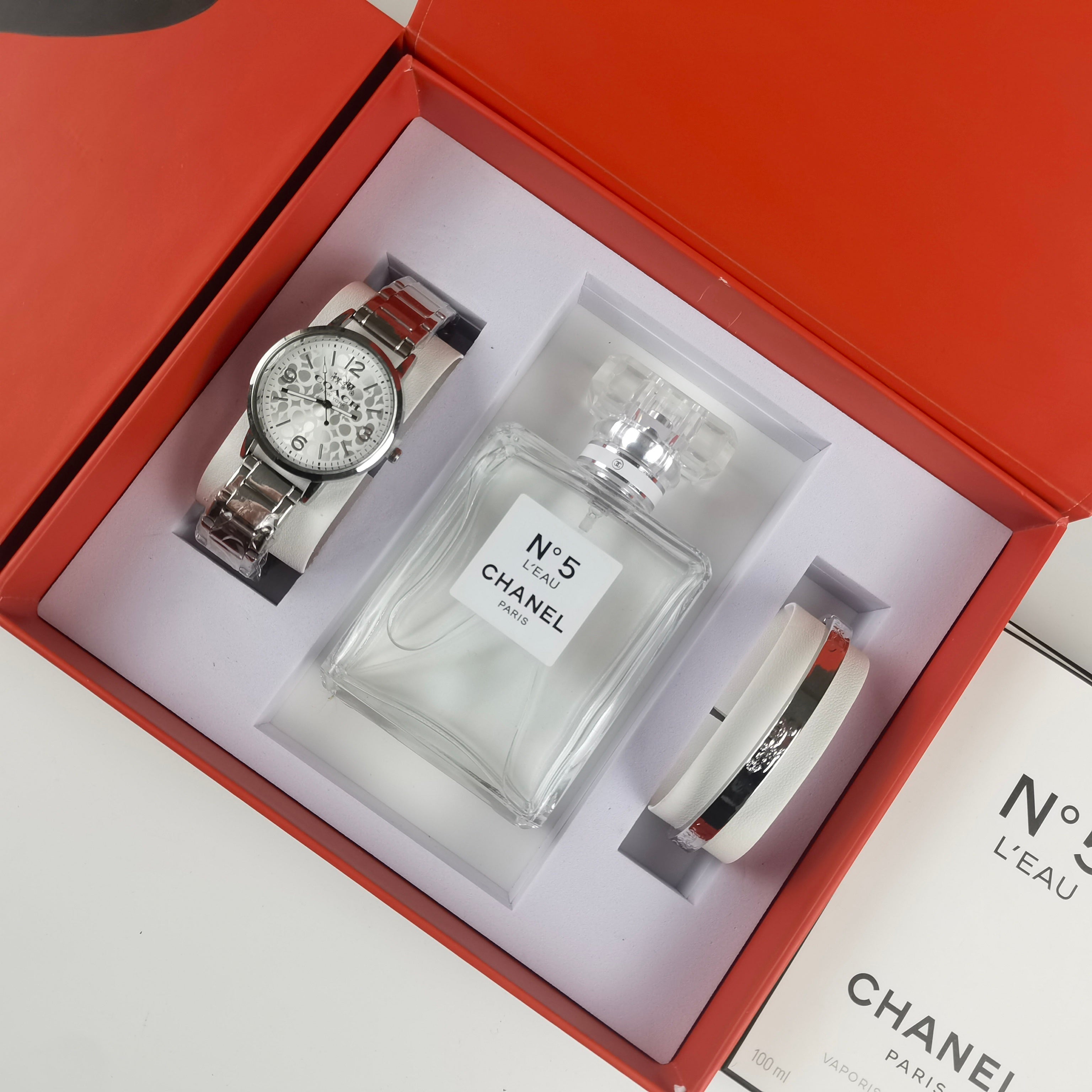 Montre inspirée de la collection des montres Coach, parfum chanel et bracelet