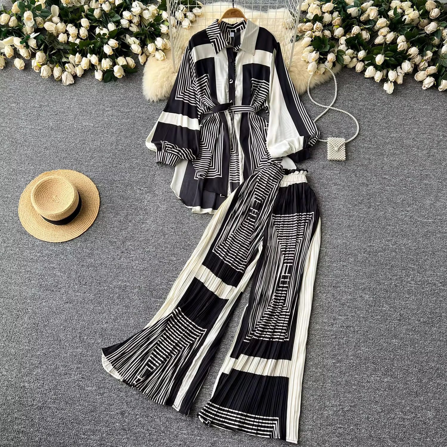 Ensemble "Élégance Graphique" – Chemise Longue et Pantalon Large Plissé