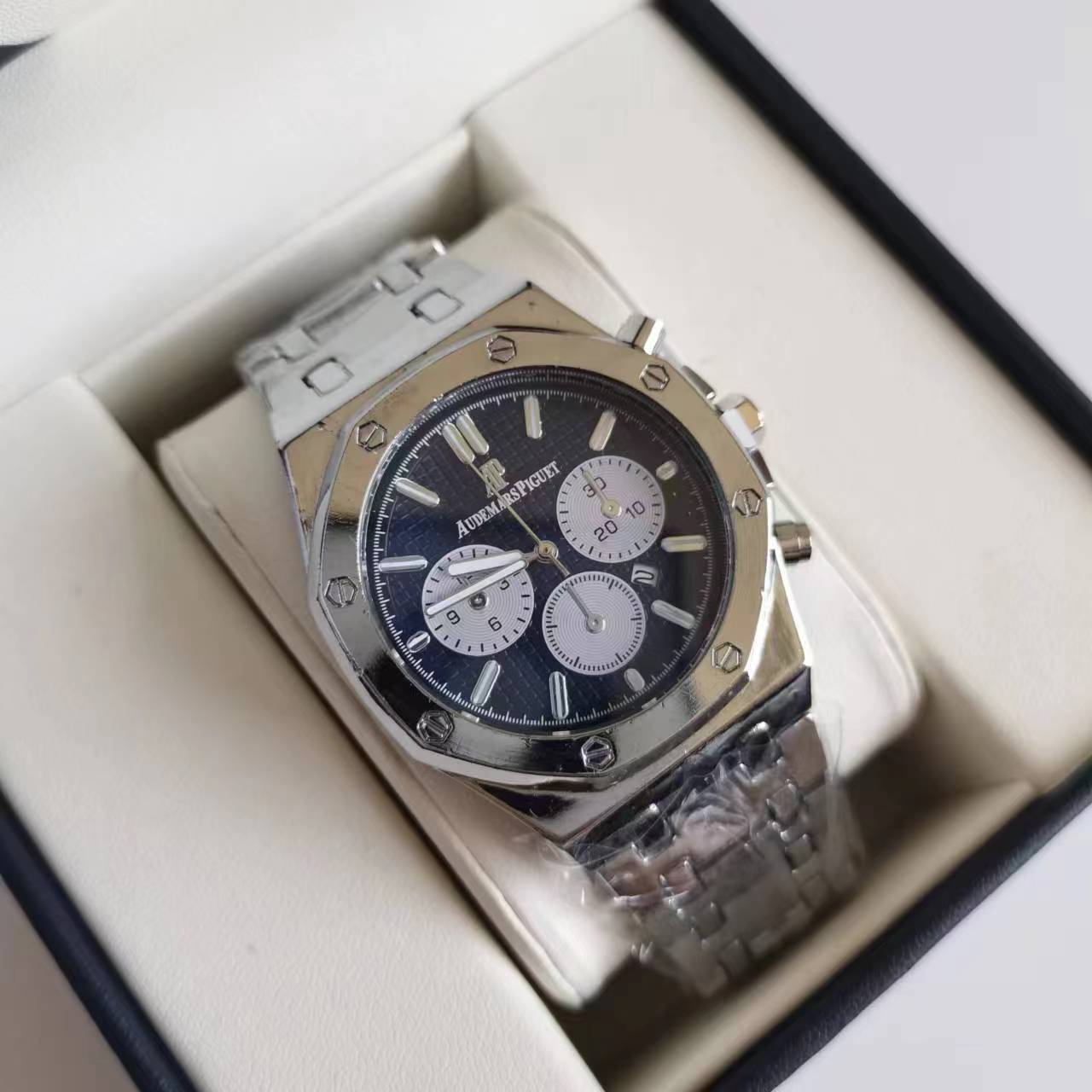 Montre inspirée de l'iconique Audemars Piguet Royal Oak