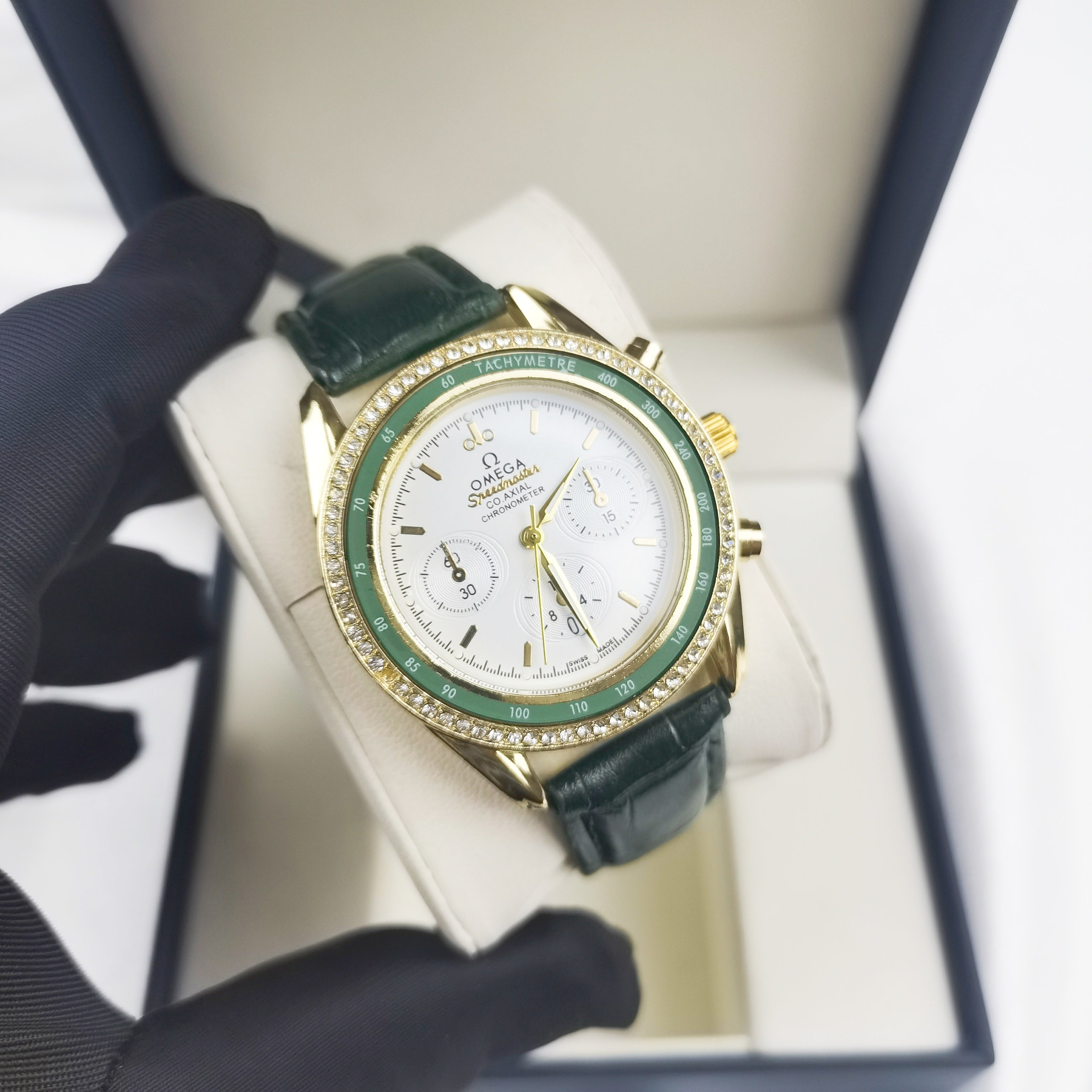 montre inspirée du légendaire Omega Speedmaster