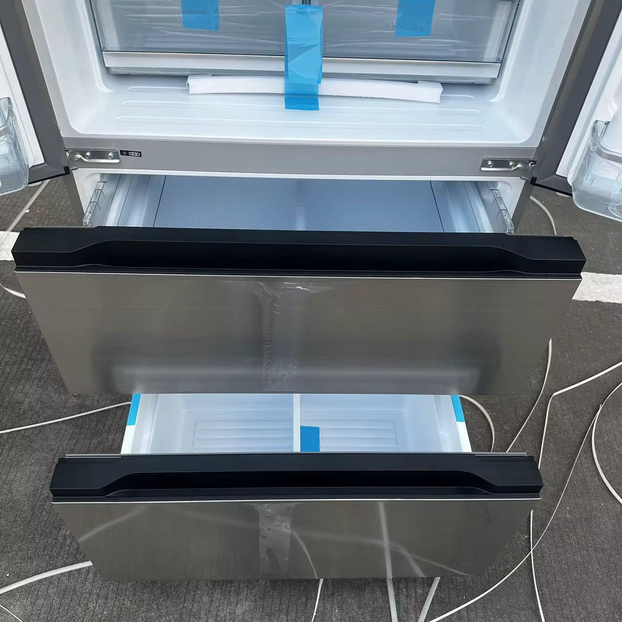 Réfrigérateur "French Door" Premium – 4 Portes avec Distributeur d'Eau & No Frost