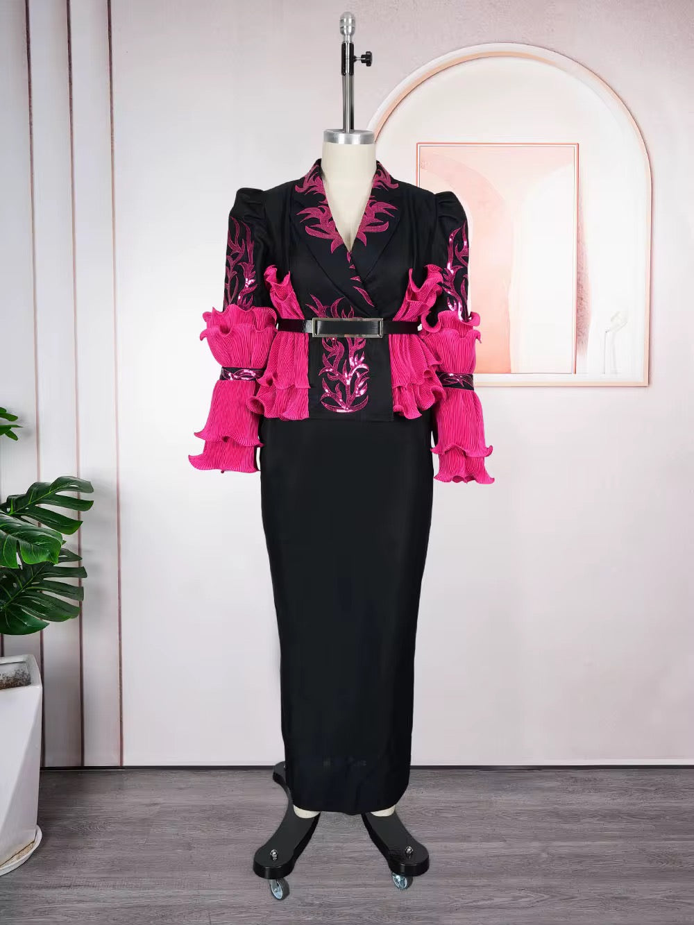 Robe de Soirée Vintage Brodée et Perlée – Style Empire & Manches Volantées