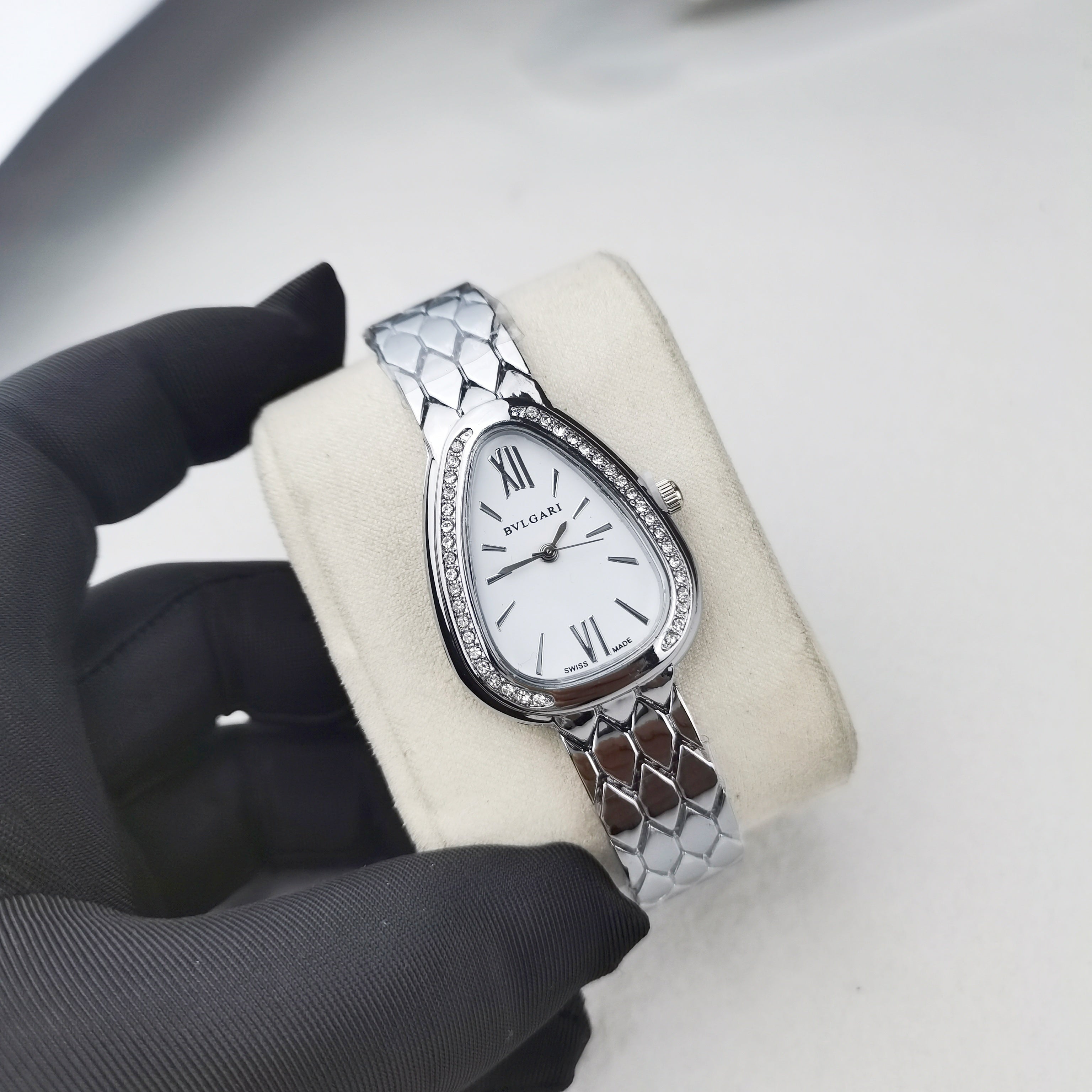 montre inspirée de la légendaire collection Serpenti de BVLGARI