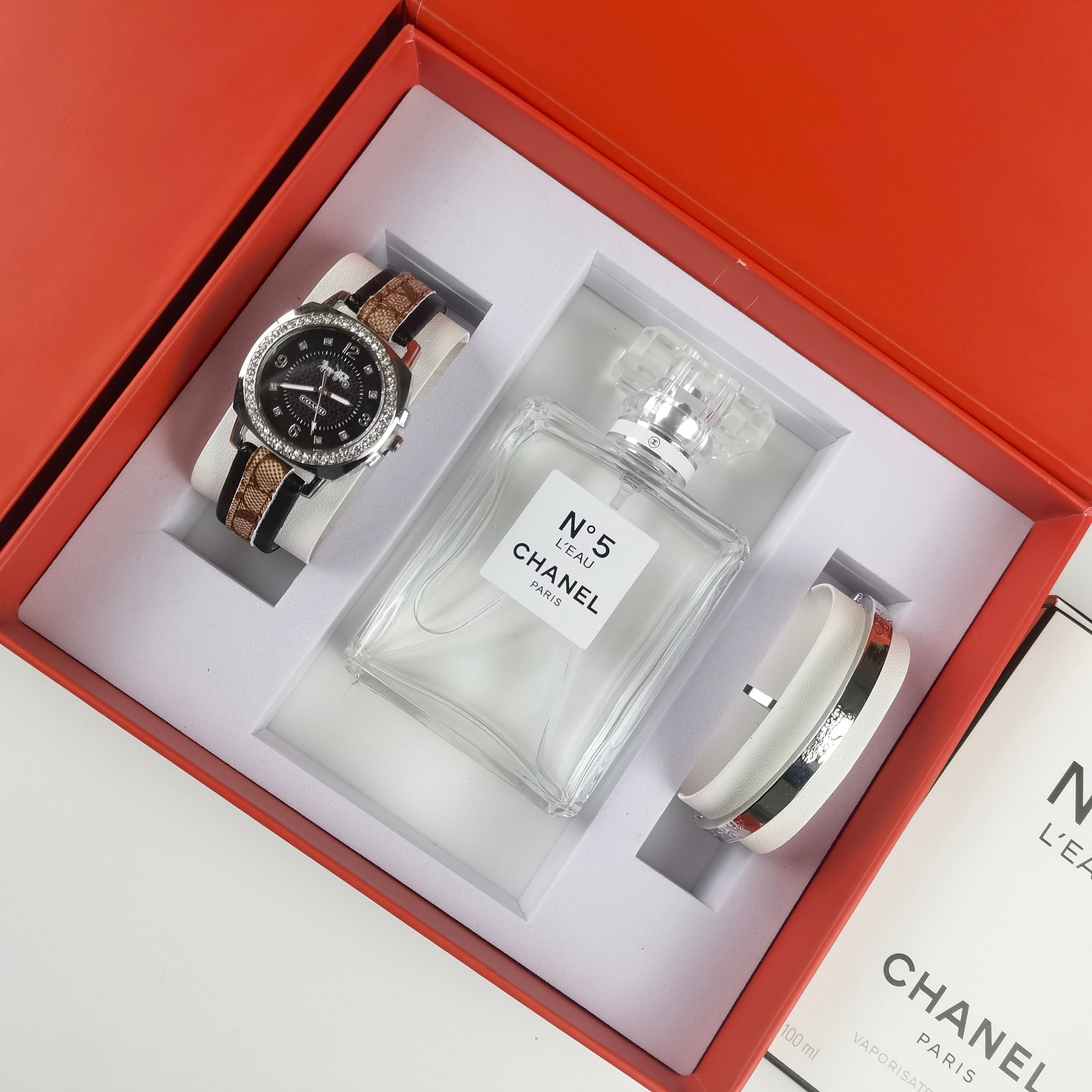 Montre inspirée de la collection des montres Coach, parfum chanel et bracelet