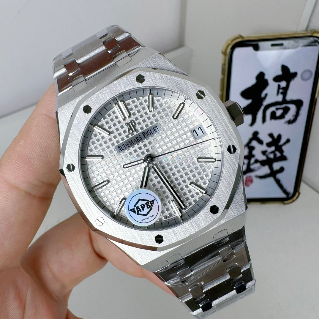 Montre iconique Audemars Piguet Royal Oak automatic