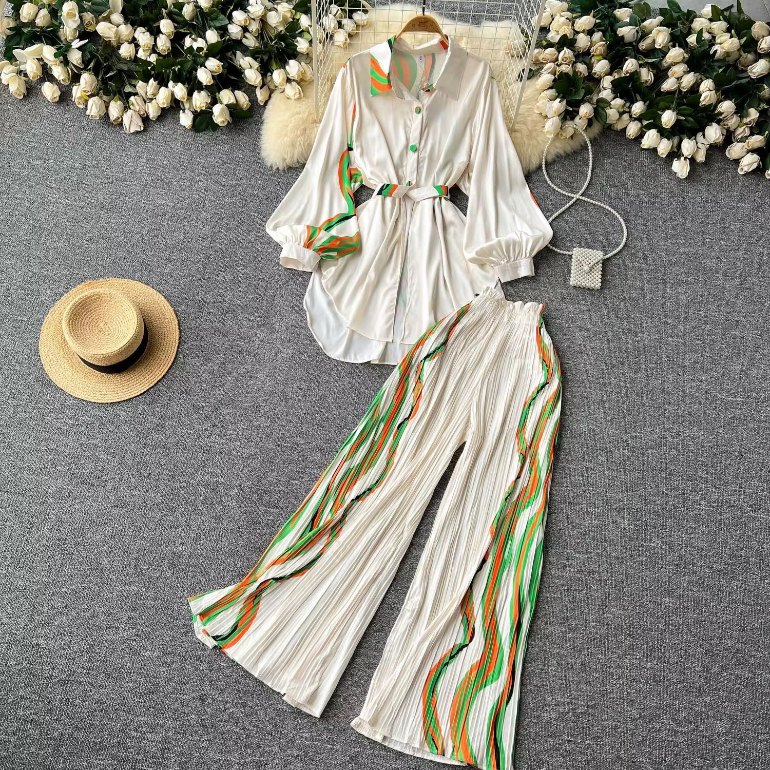 Ensemble "Élégance Graphique" – Chemise Longue et Pantalon Large Plissé