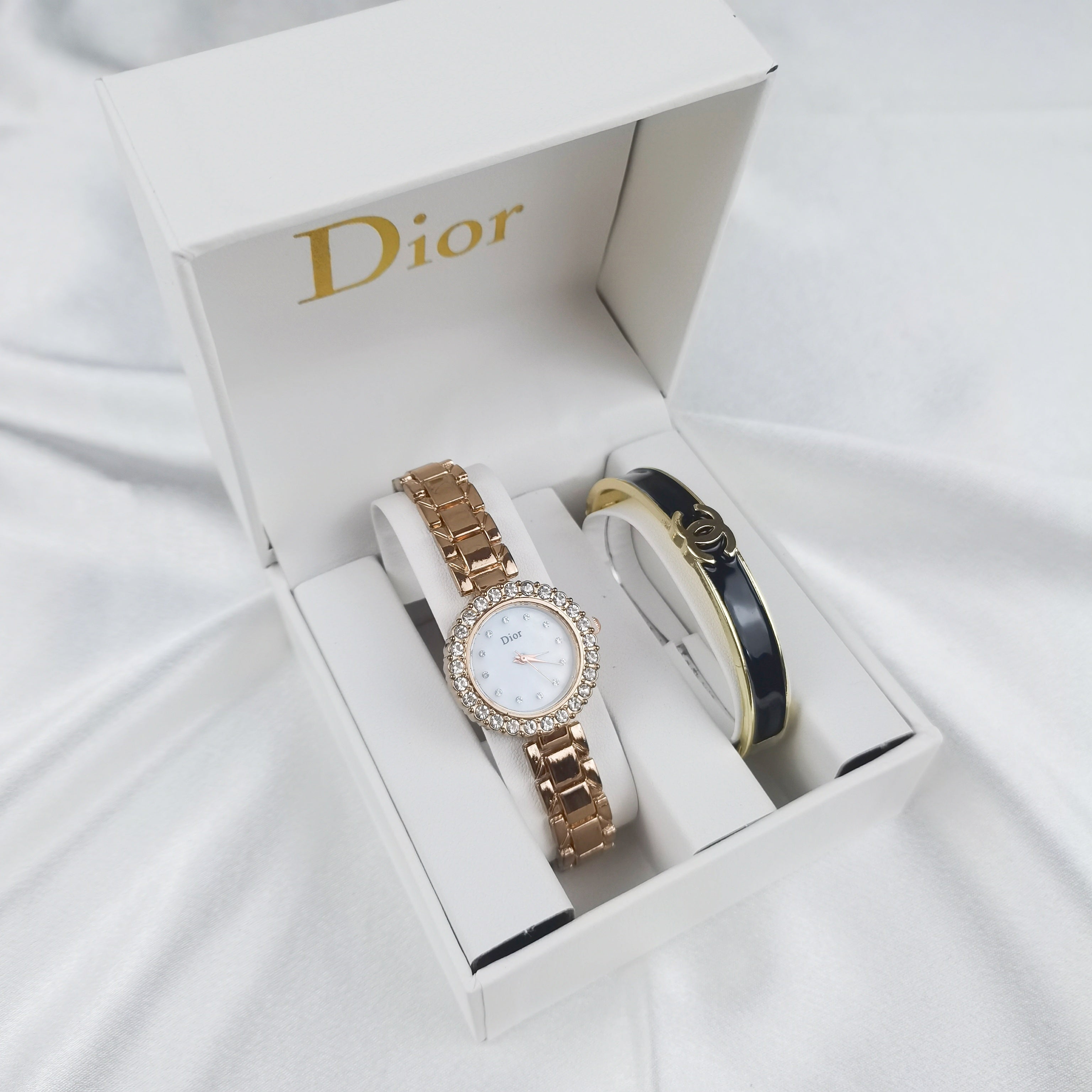 Montre inspirée de la collection Dior et un Bracelet inspirée de la collection chanel