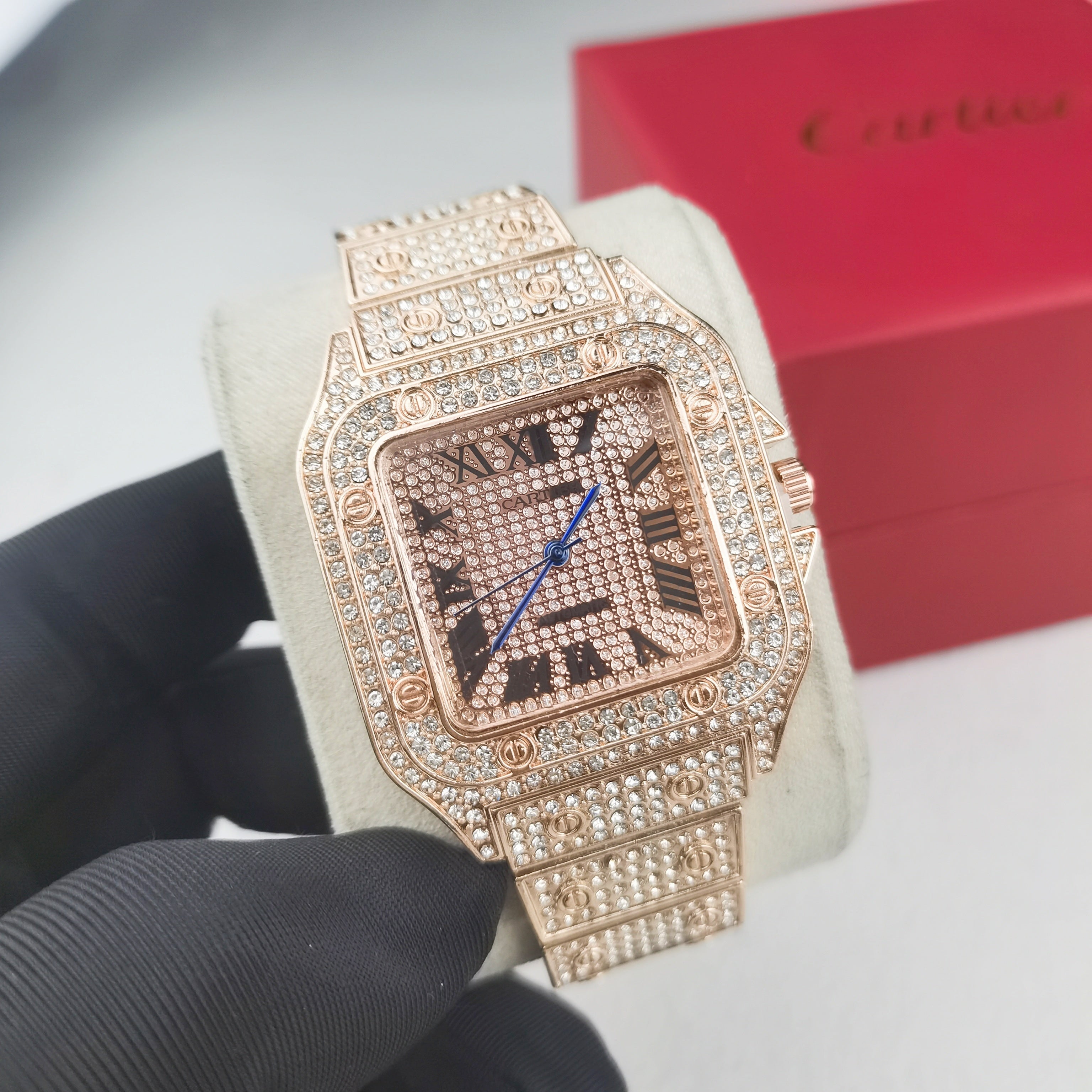 Montre inspirée de la légendaire Cartier Santos