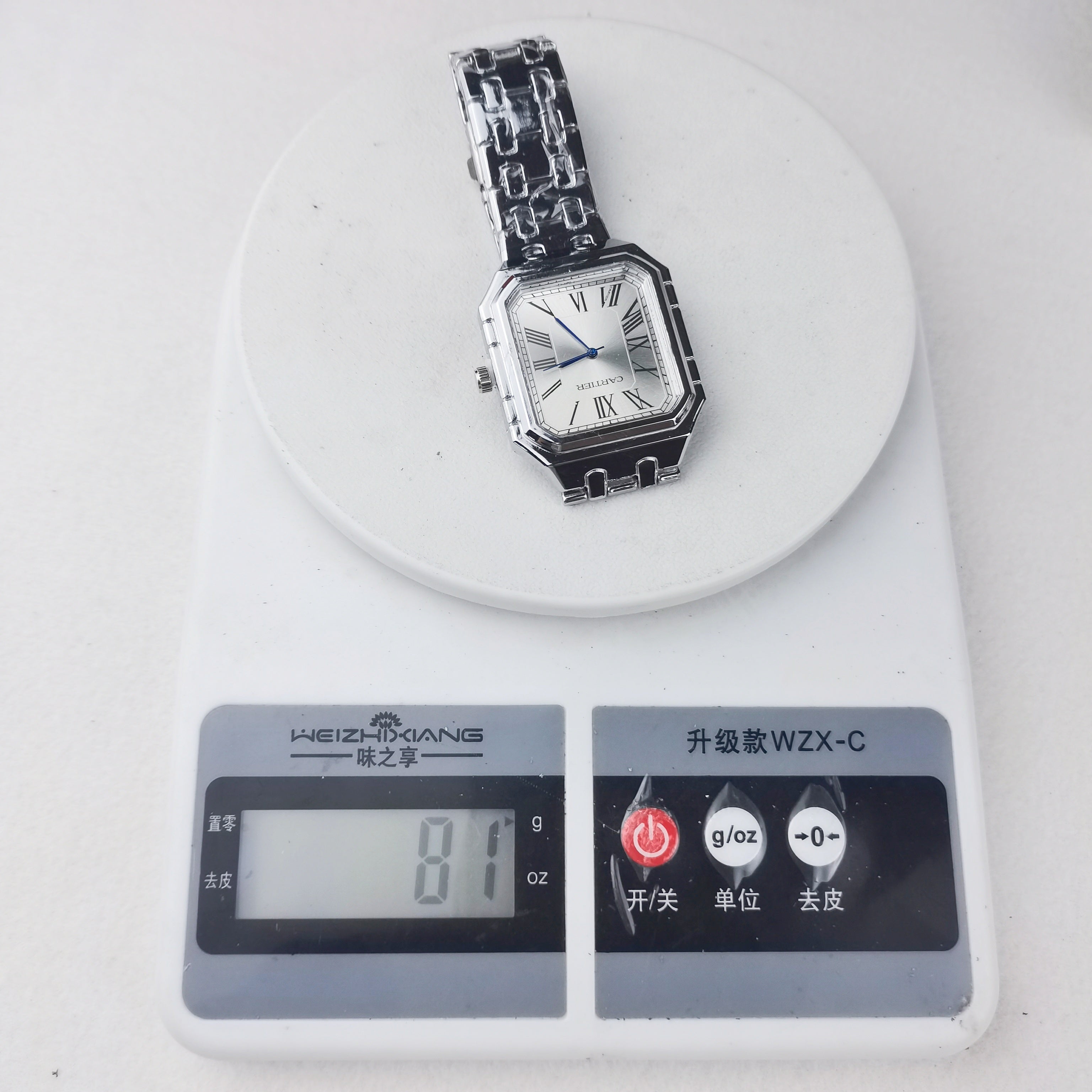 Montre inspirée de la légendaire Cartier Santos