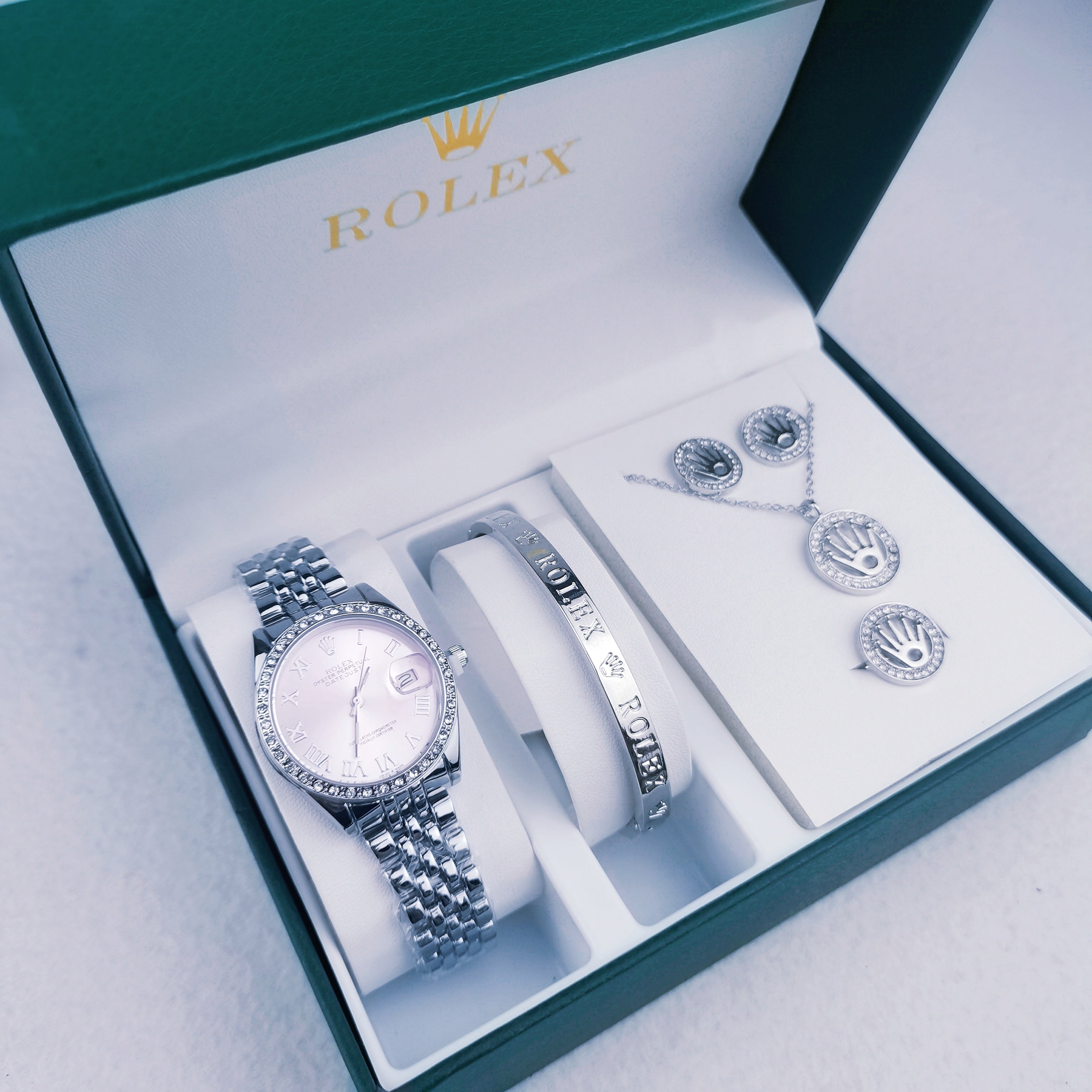 Montre inspirée de la Rolex Datejust accompagné des bracelets et bijoux Rolex