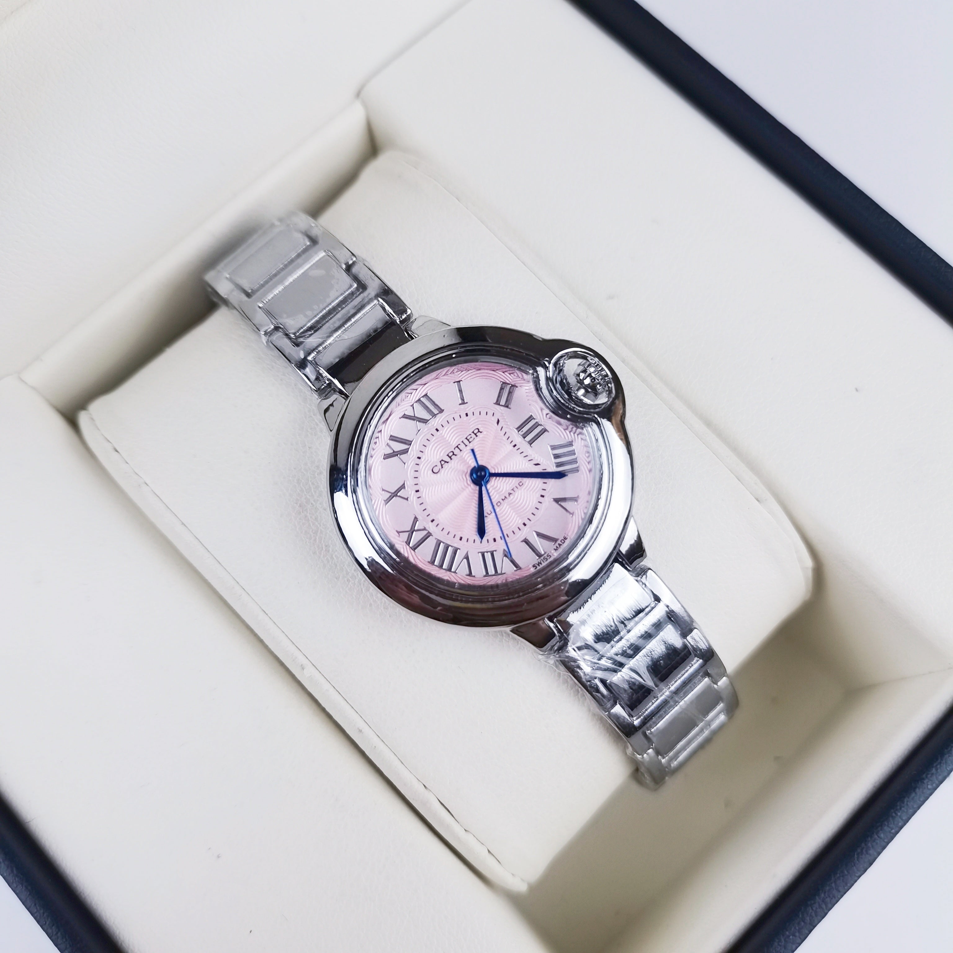 montre inspirée de la légendaire Cartier Ballon Bleu