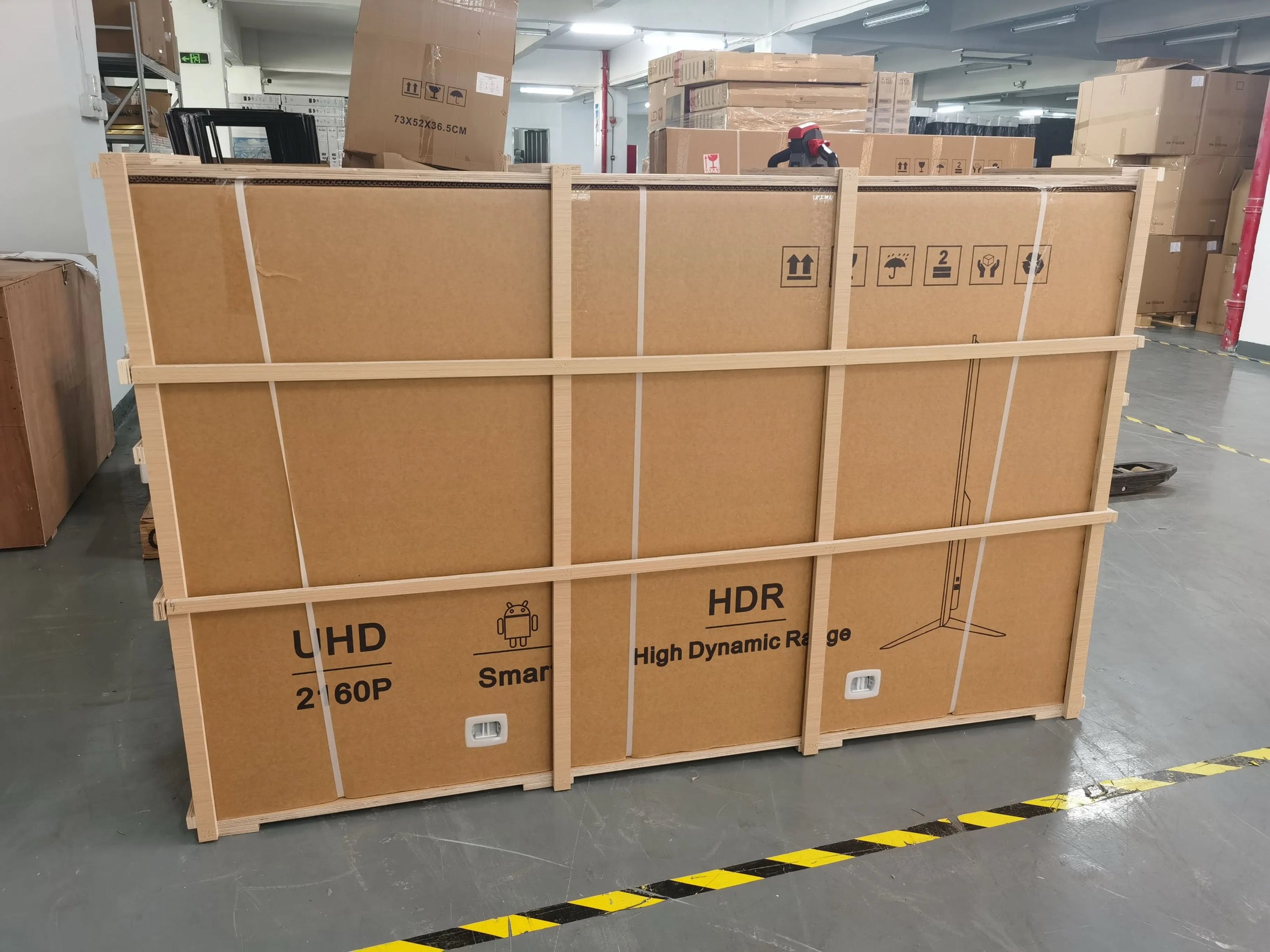 Smart TV Incurvée 50, 55, 65, 75 Pouces 4K UHD – Android TV avec Rétroéclairage LED & Immersion Totale