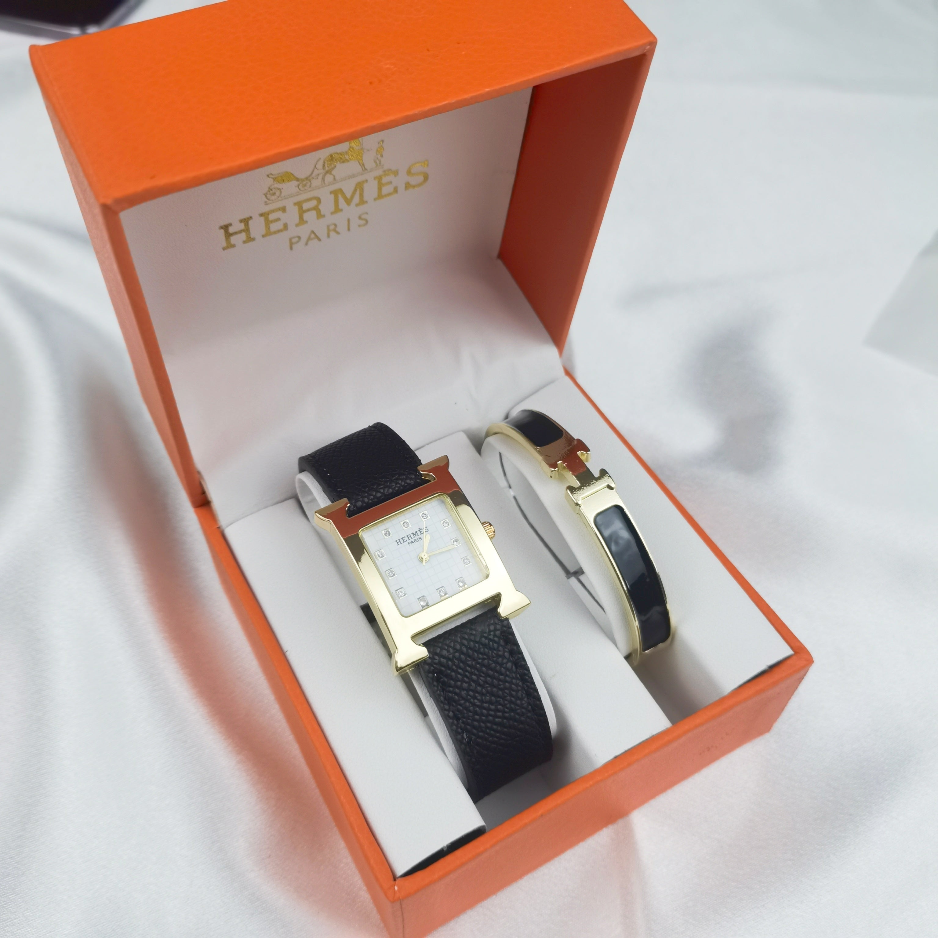 Montre inspirée de la coolection d'une montre herme iconique et d'un bracelet hermes