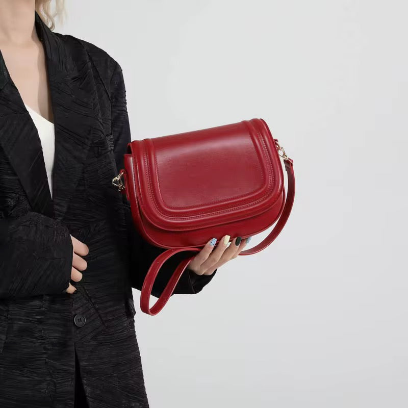 Sac à Main Bandoulière Tendance 2025 – Design Rétro Chic, Cuir Souple et Fermeture Éclair Sécurisée pour Femme