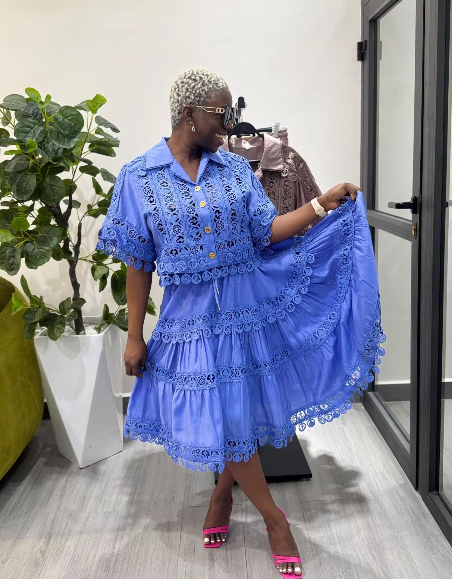 Robe "Isadora" – Robe Midi en Dentelle au Crochet et Finitions Festonnées