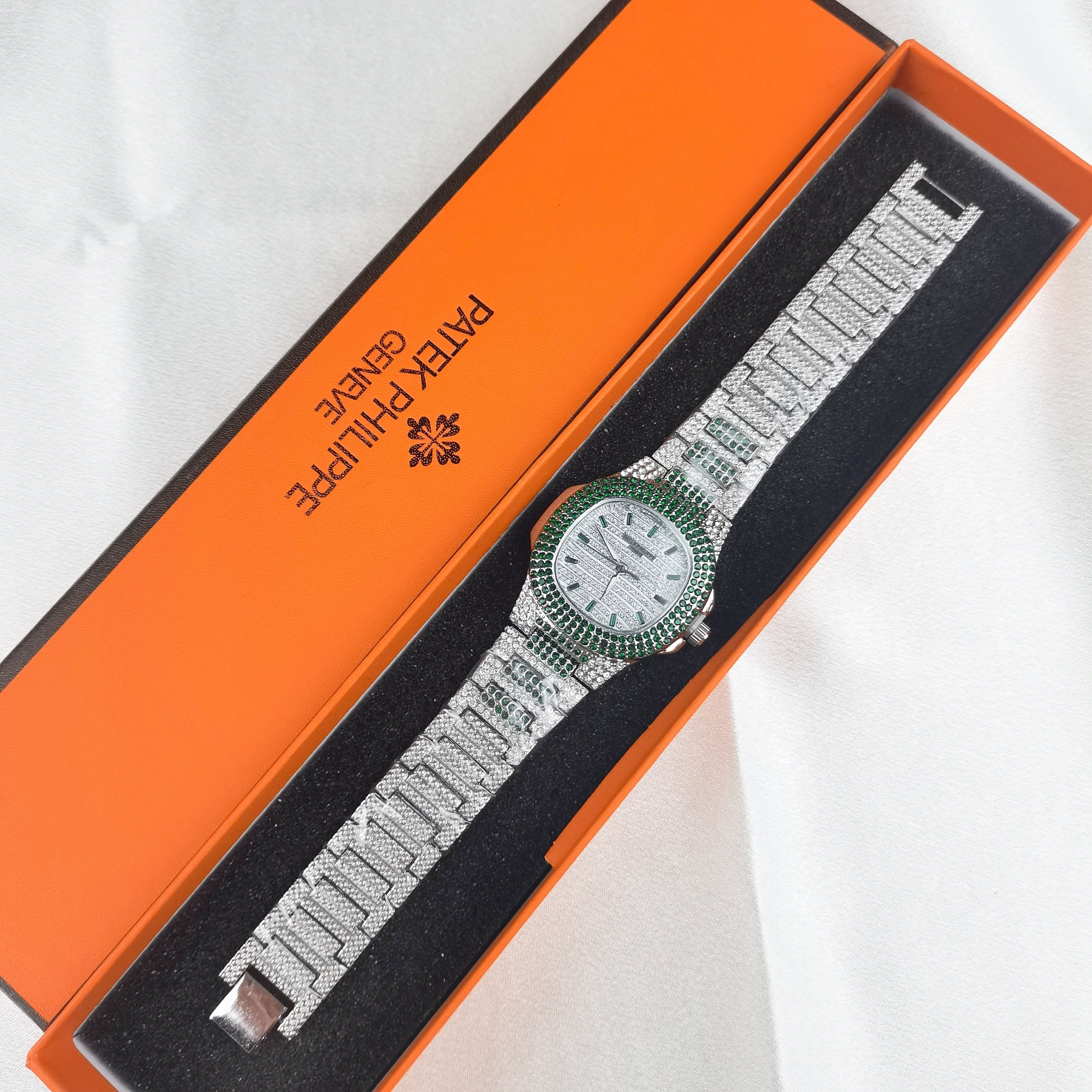 Montre inspirée de la Patek Philippe Nautilus