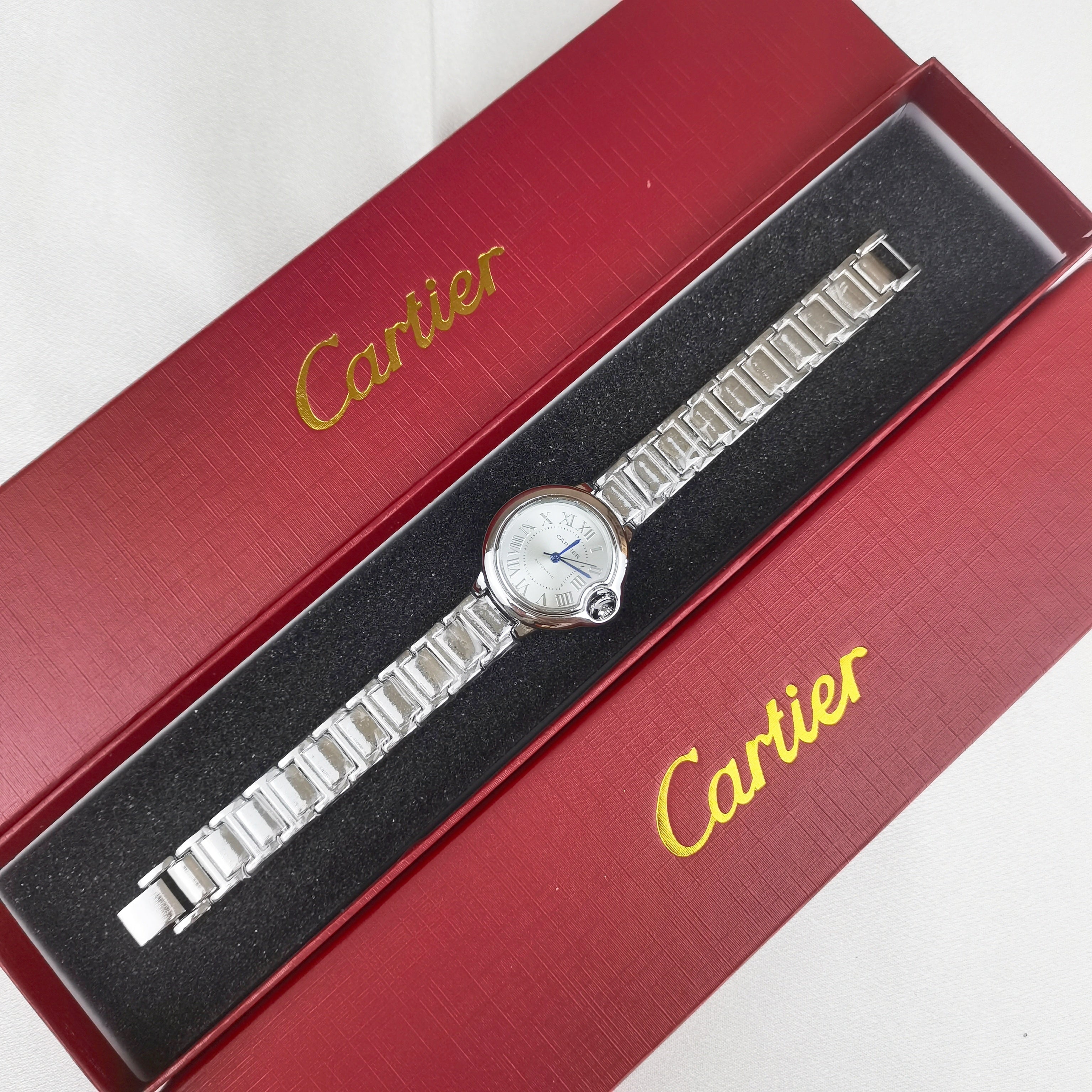 Montre inspirée de la légendaire Cartier Santos