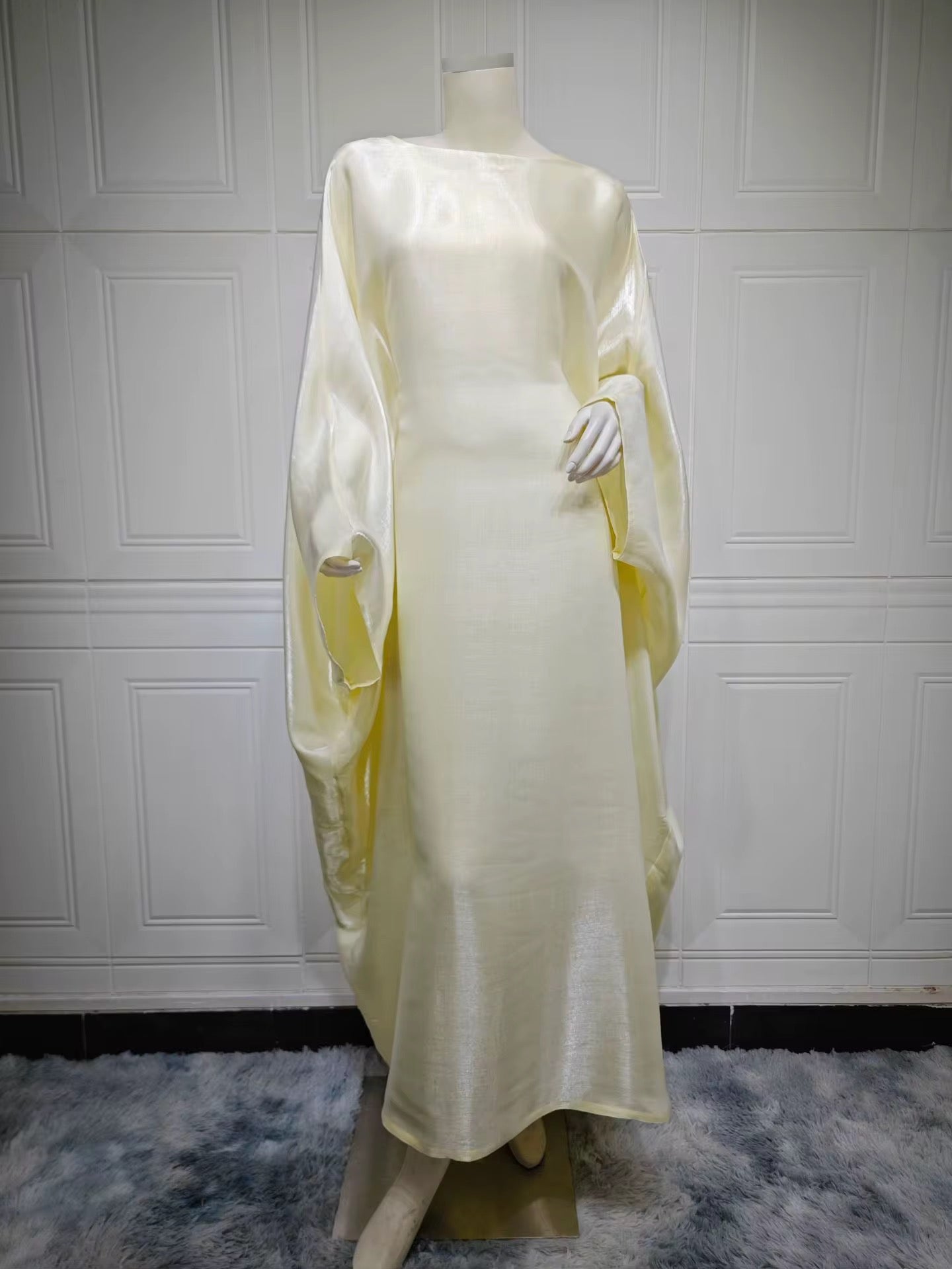 Abaya de Soirée Fluide Satinée – Style Modeste & Chic Oriental