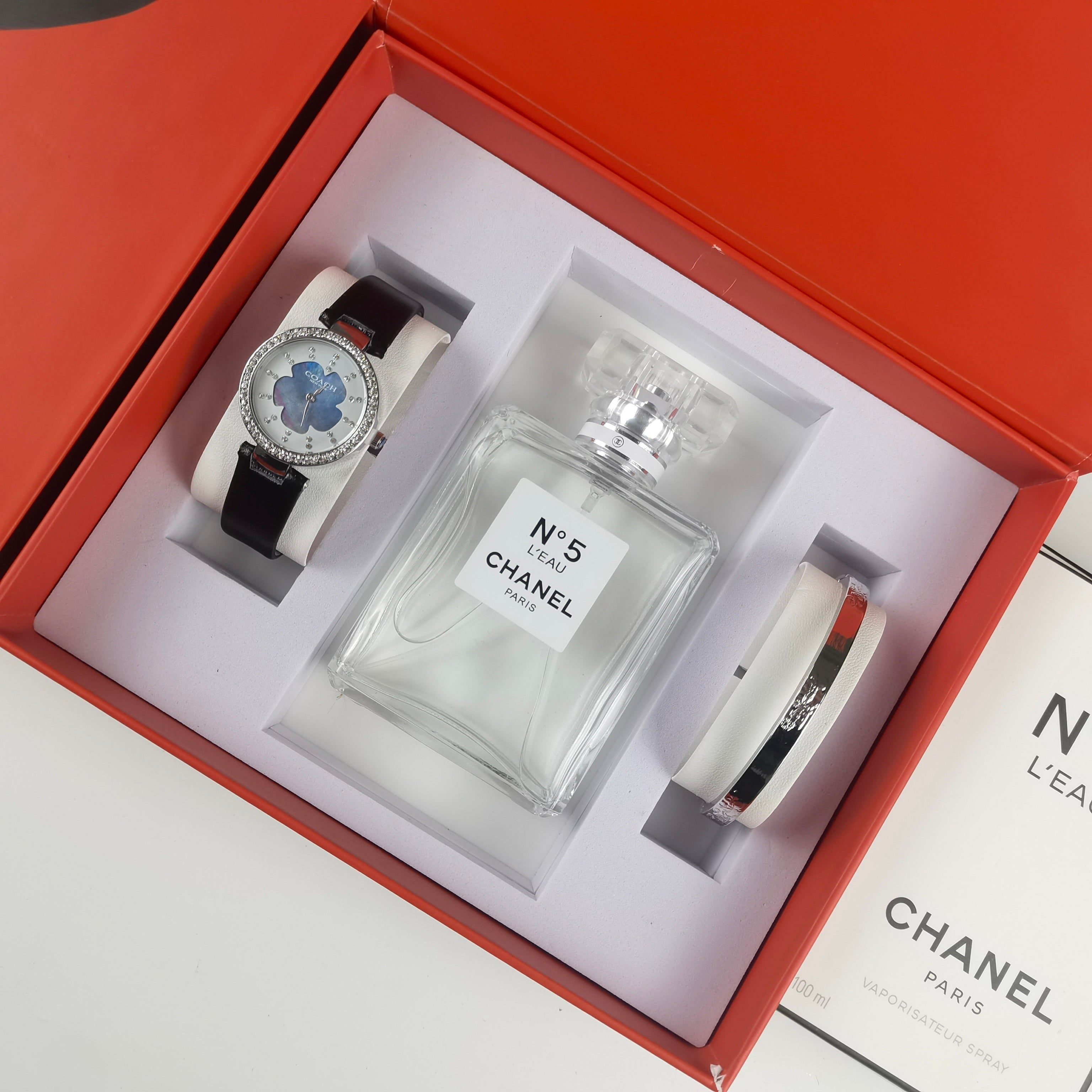 Montre inspirée de la collection des montres Coach, parfum chanel et bracelet