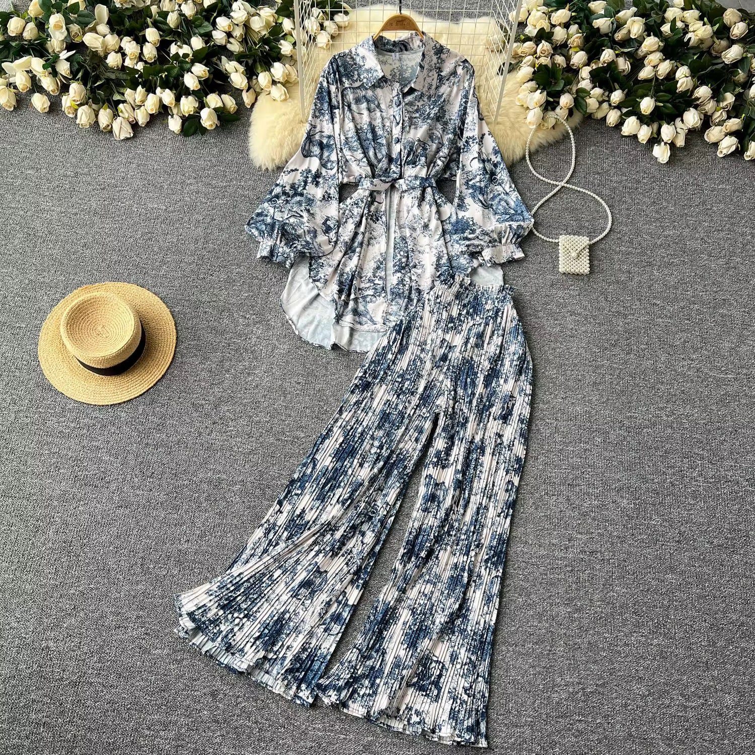 Ensemble "Élégance Graphique" – Chemise Longue et Pantalon Large Plissé