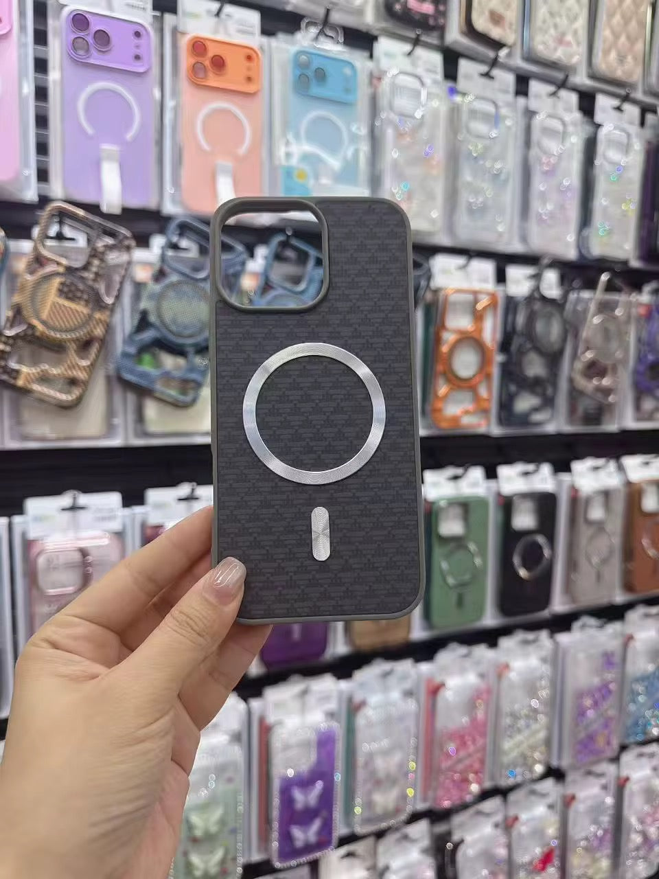 Coque Magnétique iPhone Motif Triangulaire – Étui Antichoc de Conception Professionnelle pour iPhone 11 à 17 Pro Max