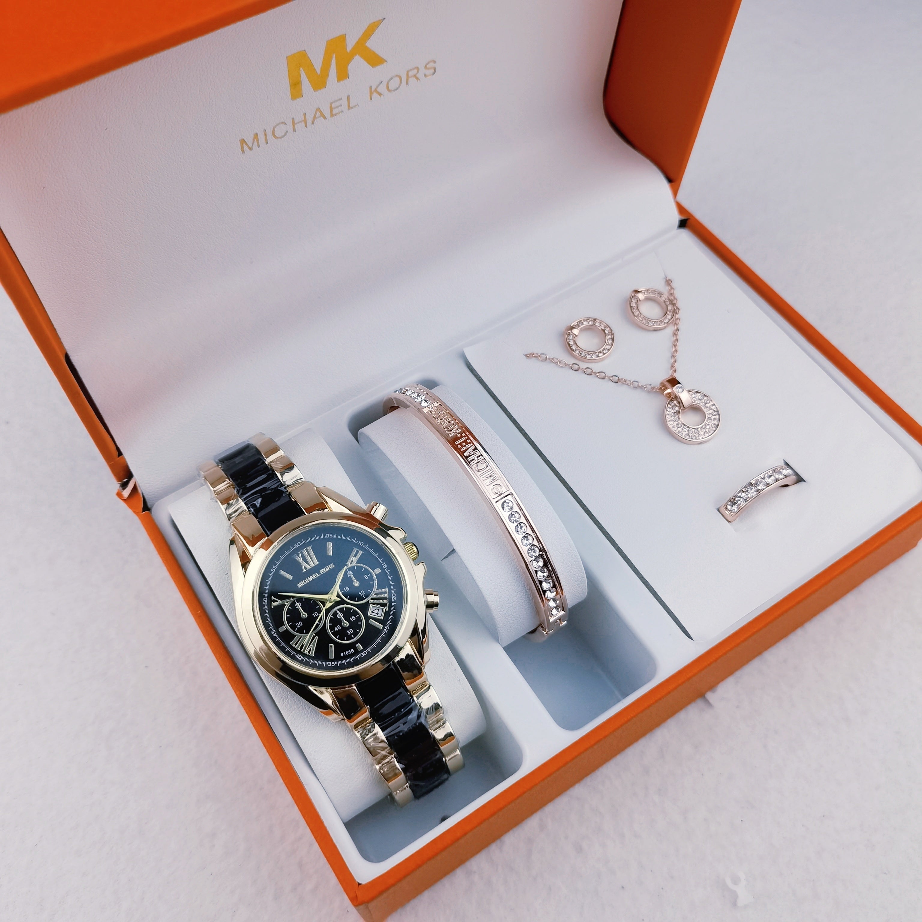 Montre inspirée de la Michael Kors (MK) accompagné des bracelets et bijoux Rolex