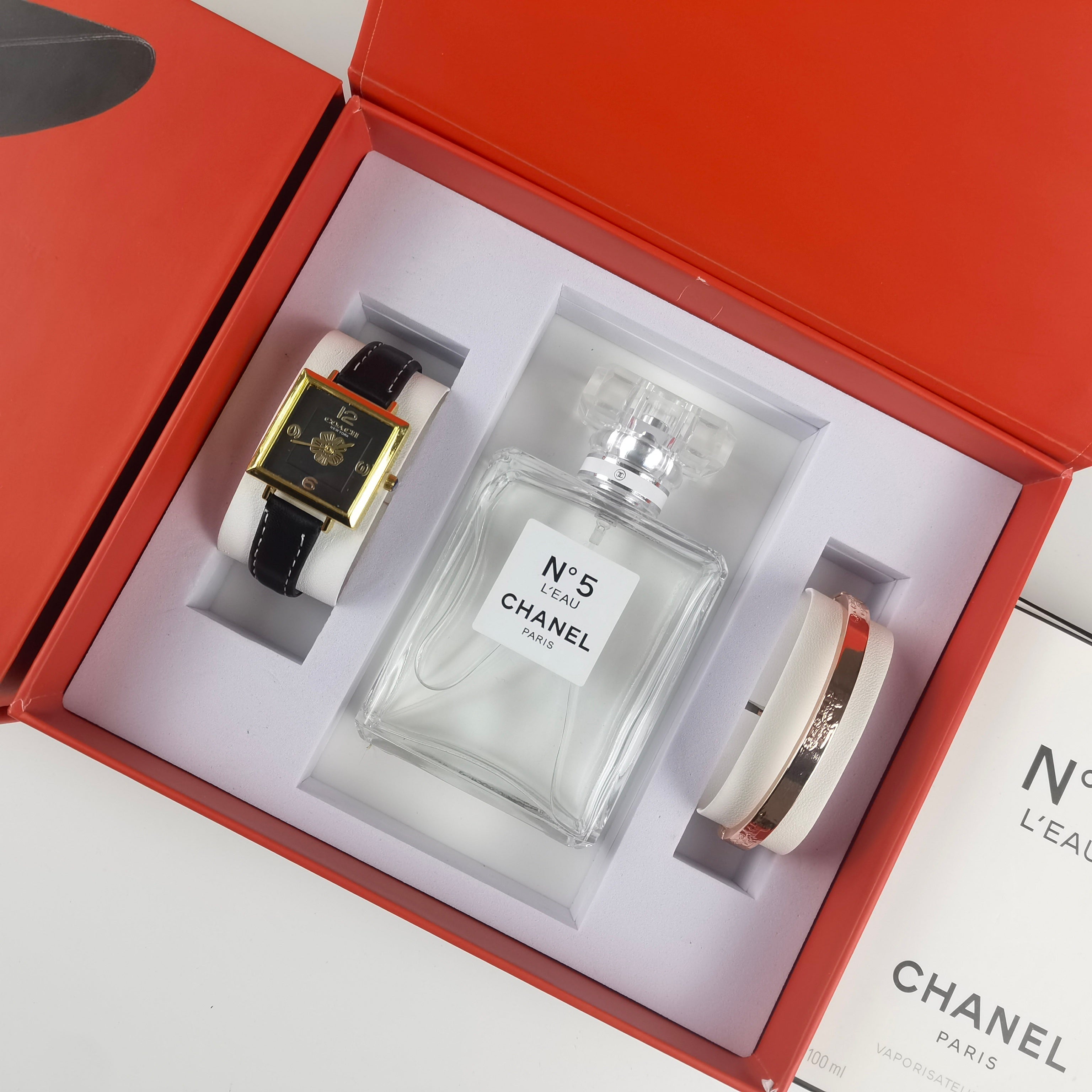 Montre inspirée de la collection des montres Coach, parfum chanel et bracelet