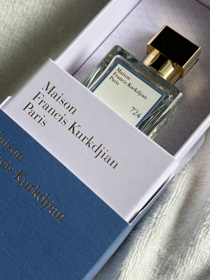 Parfum inspiré par des collections emblématiques entre autre : la Baccarat Rouge 540, la 724, l'Oud Silk Mood, l'Apom, Baccarat Rouge 540 Blanc